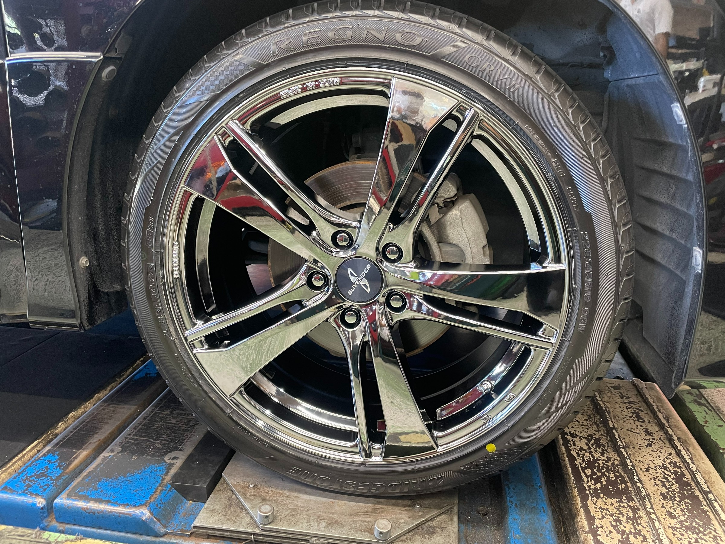 美品！エスティマハイブリッド純正17インチ タイヤ レグノ225/60R17