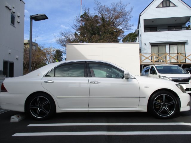トヨタ Grs1クラウンアスリート のアルミホイール交換作業のご紹介です トヨタ クラウン ホイール タイヤ ホイール関連 タイヤ ホイール交換 サービス事例 タイヤ館 豊橋向山 タイヤからはじまる トータルカーメンテナンス タイヤ館グループ