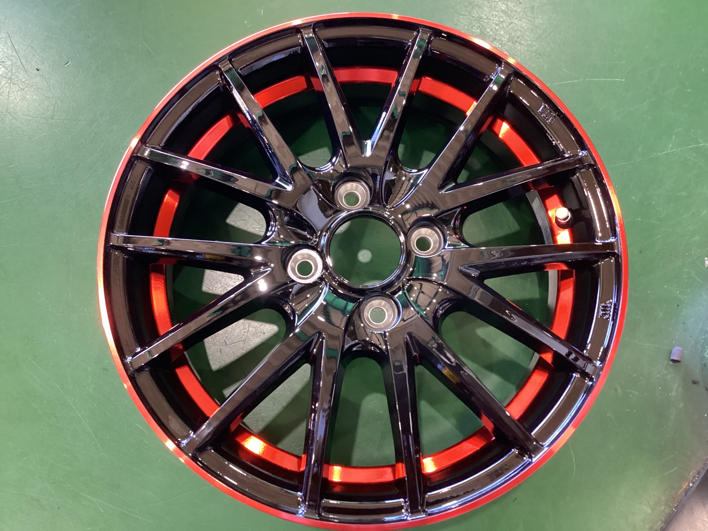 t*x様 ADAVN アルミホイール 赤 r330.jpg