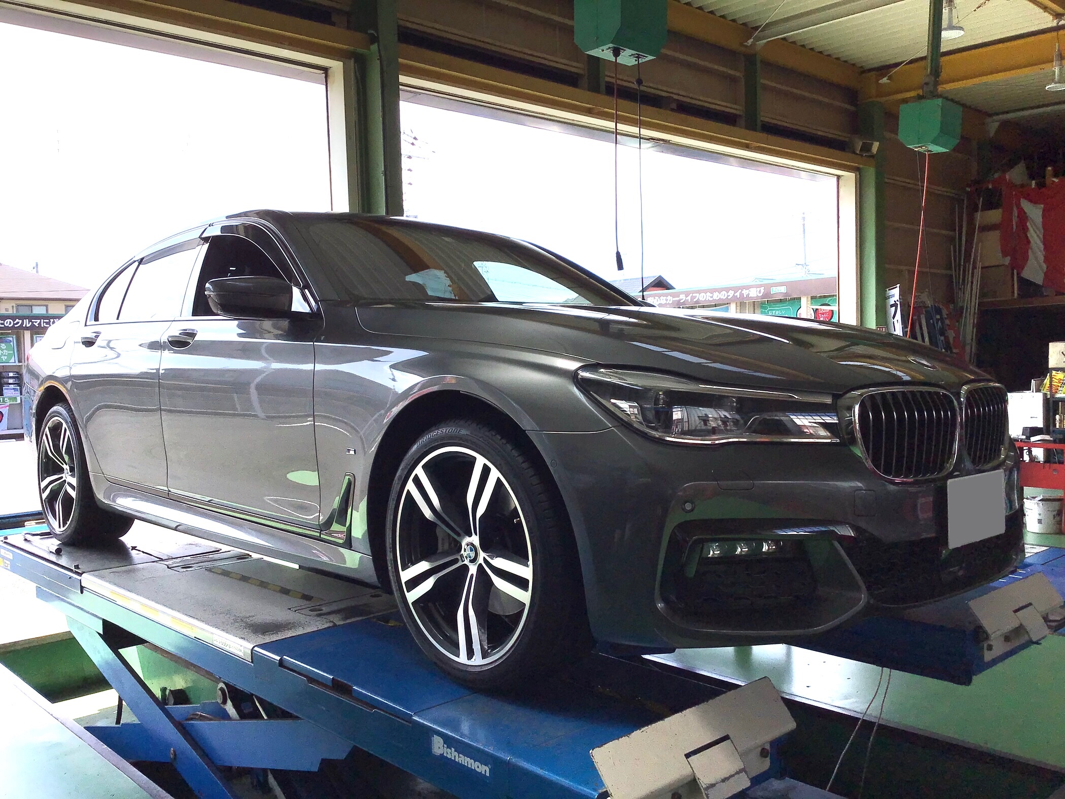 BMW7シリーズ タイヤ交換ですｯ！ | 店舗おススメ情報 | タイヤ館 和泉 