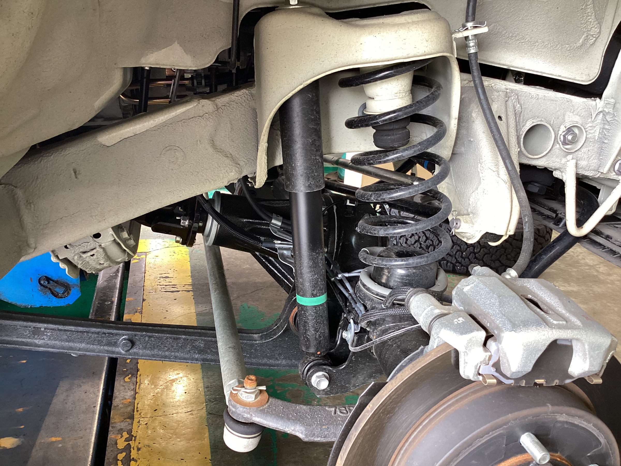 ジムニーシエラ JB74W 足廻り、ステアリングダンパー交換 ジムニーシエラ JB74W 足廻り、ステアリングダンパー交換