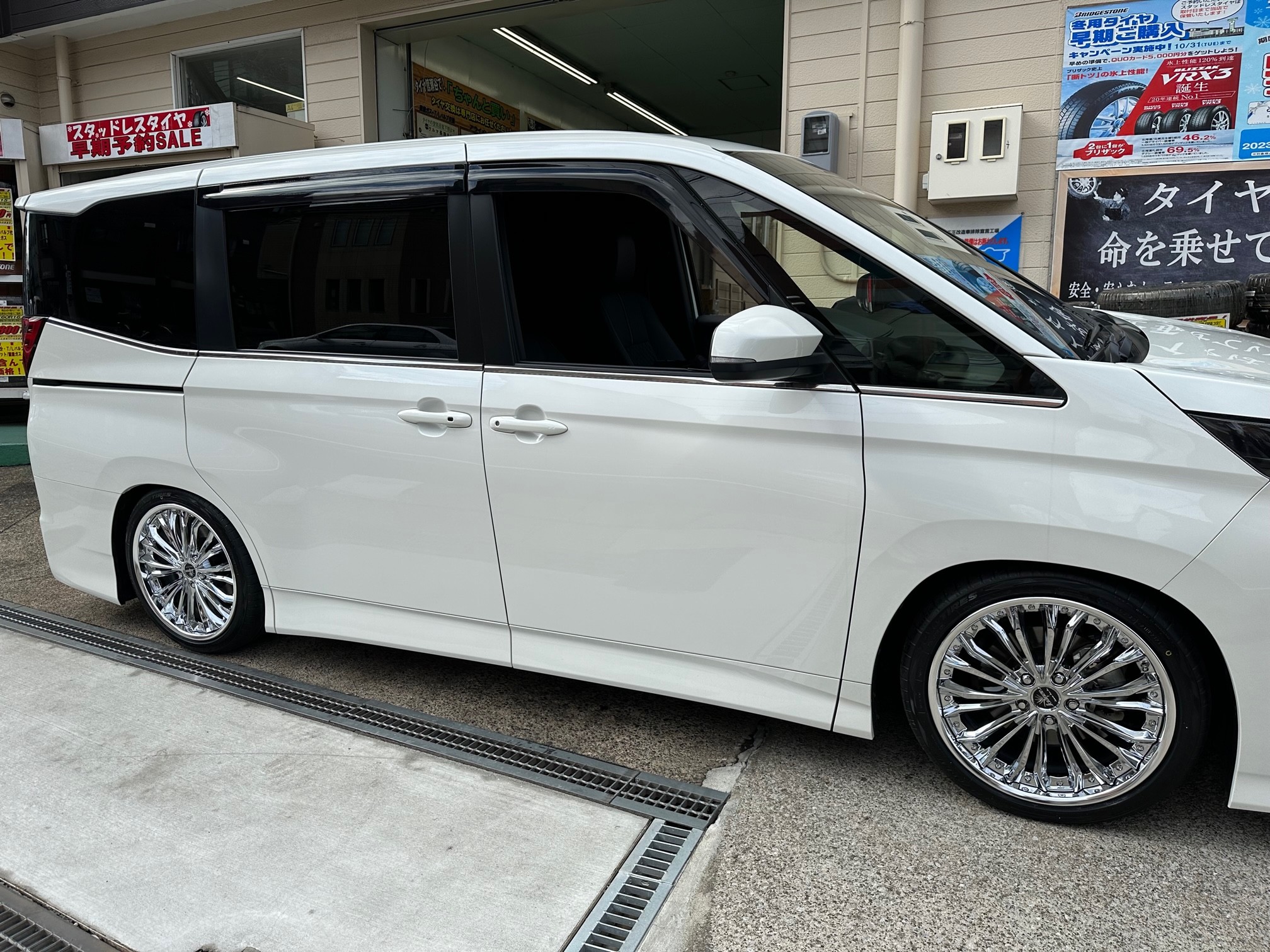 新型90ノア WEDSクレンツェ 19インチ 取付 | 店舗おススメ情報