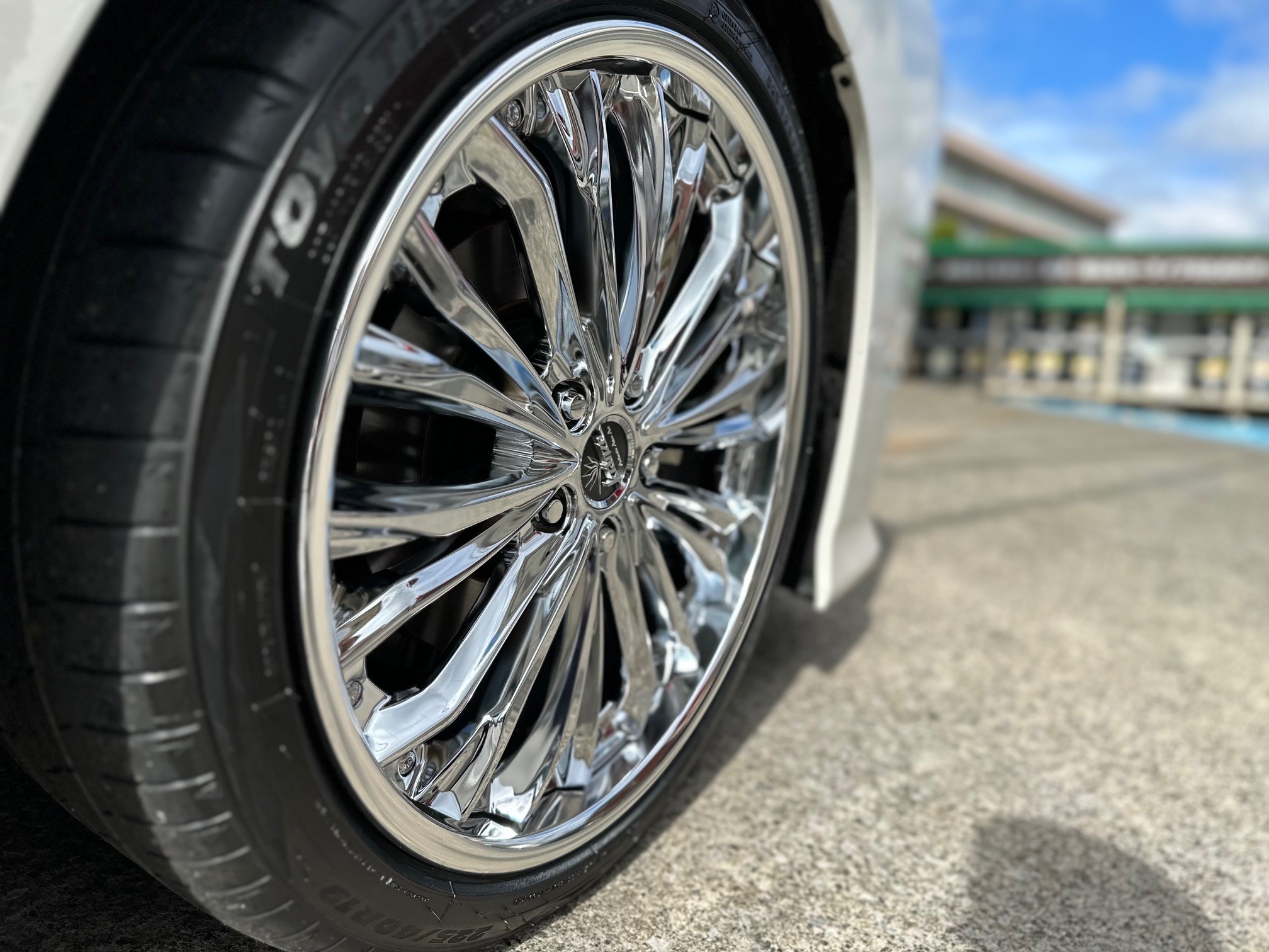 新型90ノア WEDSクレンツェ 19インチ 取付 | 店舗おススメ情報