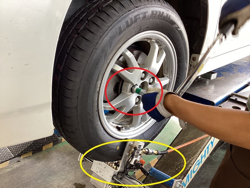 トヨタ　プリウス　タイヤ交換　195/65R15　ブリヂストン　ルフトRVⅡ