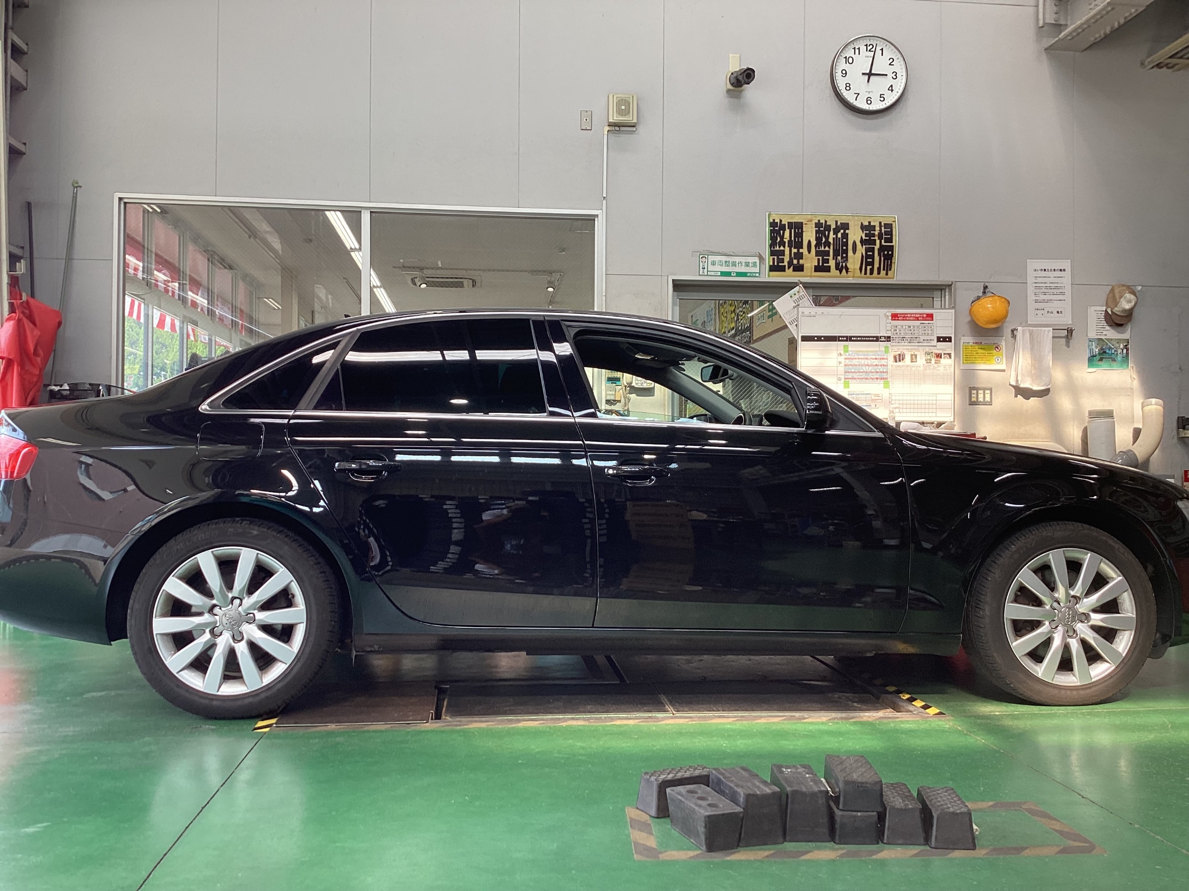 アウディ A4 Eibach(アイバッハ) ダウンスプリング交換 | 店舗おススメ