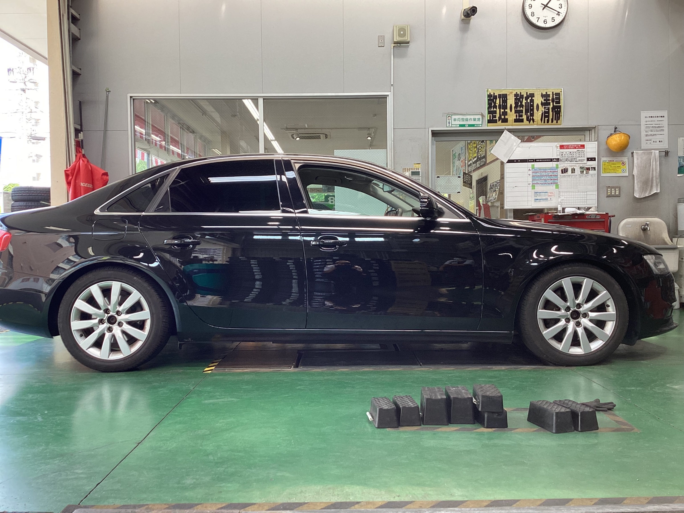 アウディ A4 Eibach(アイバッハ) ダウンスプリング交換 | 店舗おススメ