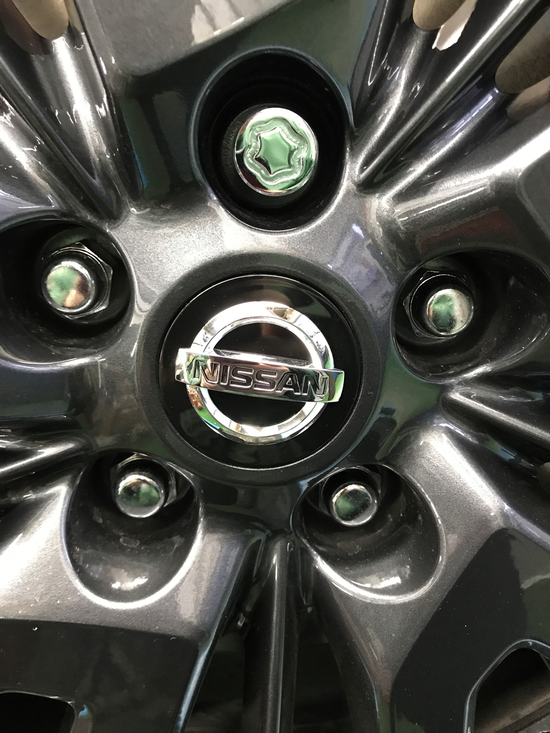 ホイールを盗難から守るには！ マックガードです！ サービス事例 タイヤ館 瀬谷 神奈川県のタイヤ、カー用品ショップ