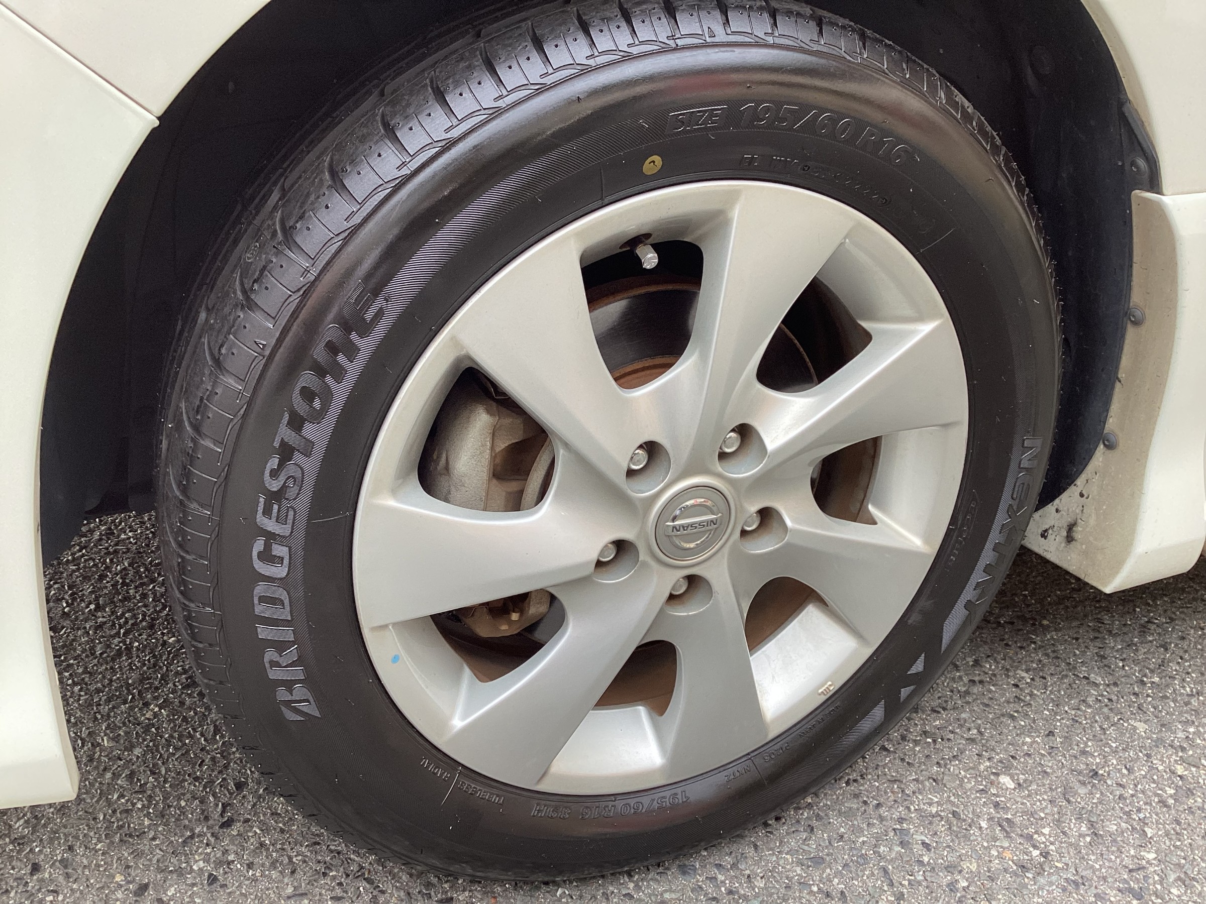 在庫があれば在庫処分価格でお買い得！！【 NEXTRY 195/60R16