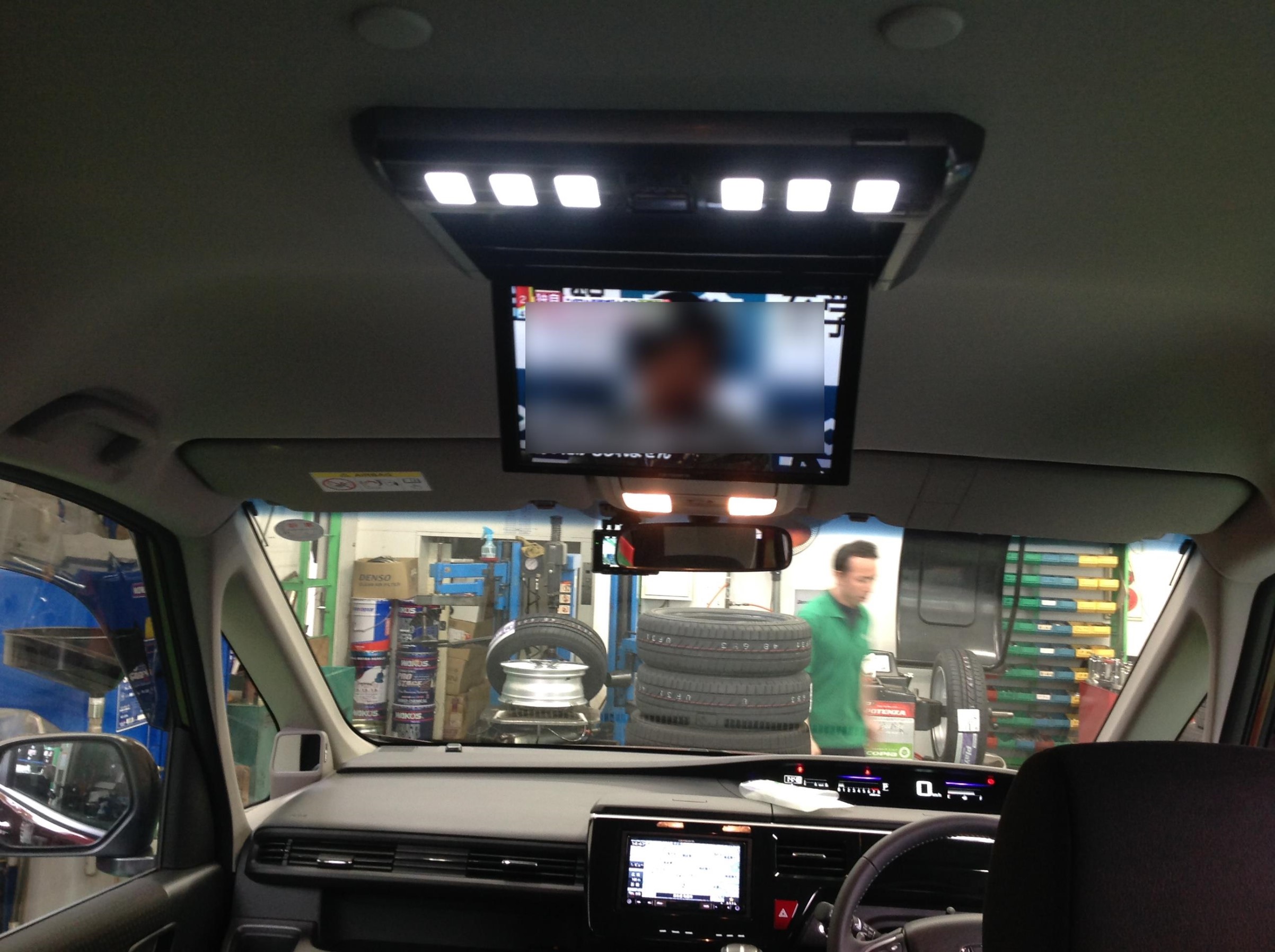 ステップワゴンにナビ フリップダウンモニター ドライブレコーダーお取付け ホンダ ステップワゴン サービス事例 タイヤ館 成瀬 タイヤからはじまる トータルカーメンテナンス タイヤ館グループ