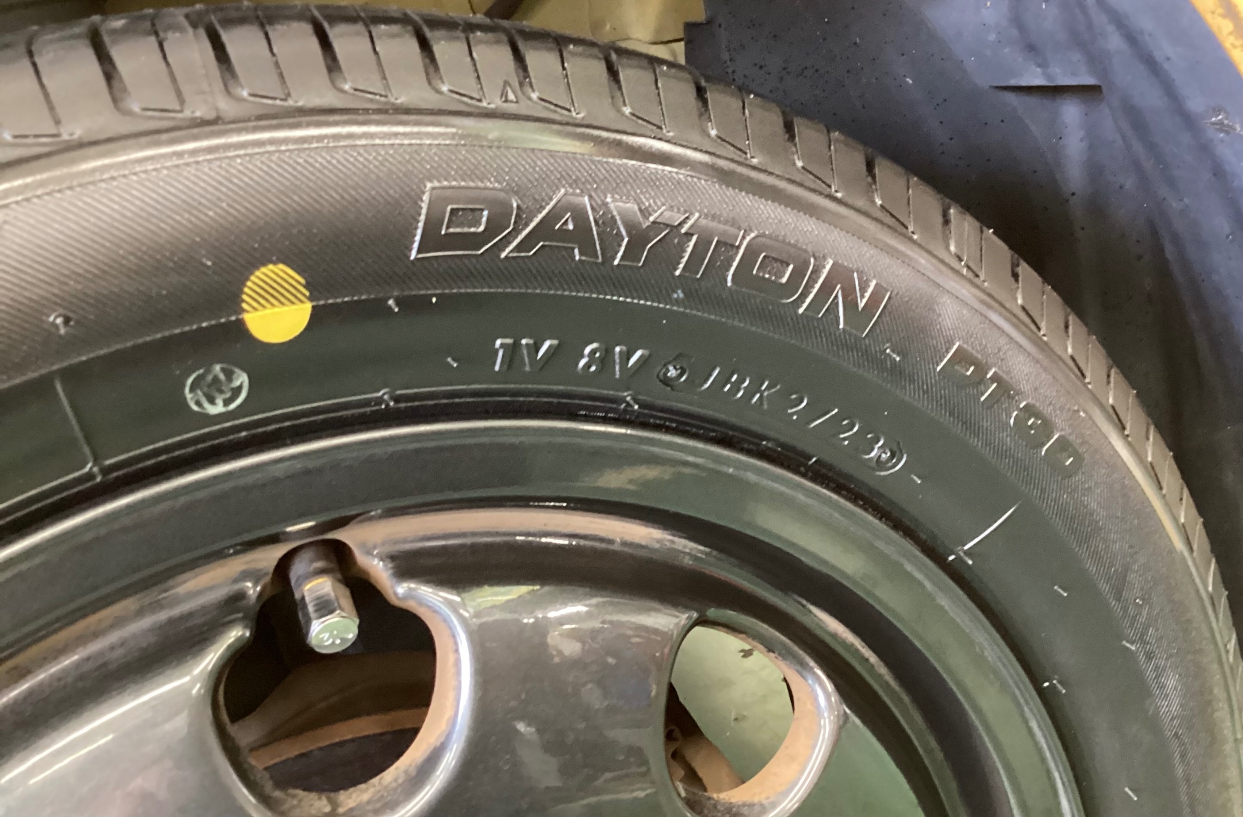 215/60R17 Dayton DT30 2023年 215/60R17 Dayton DT30 2023年（チラシ掲載のタイヤ】DAYTON
