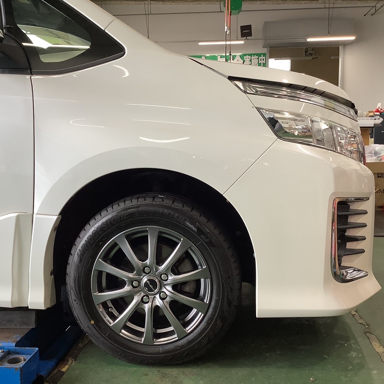 トヨタ ヴォクシー DBA-ZRR85W 夏タイヤ プレイズPX−RVⅡ ホイール