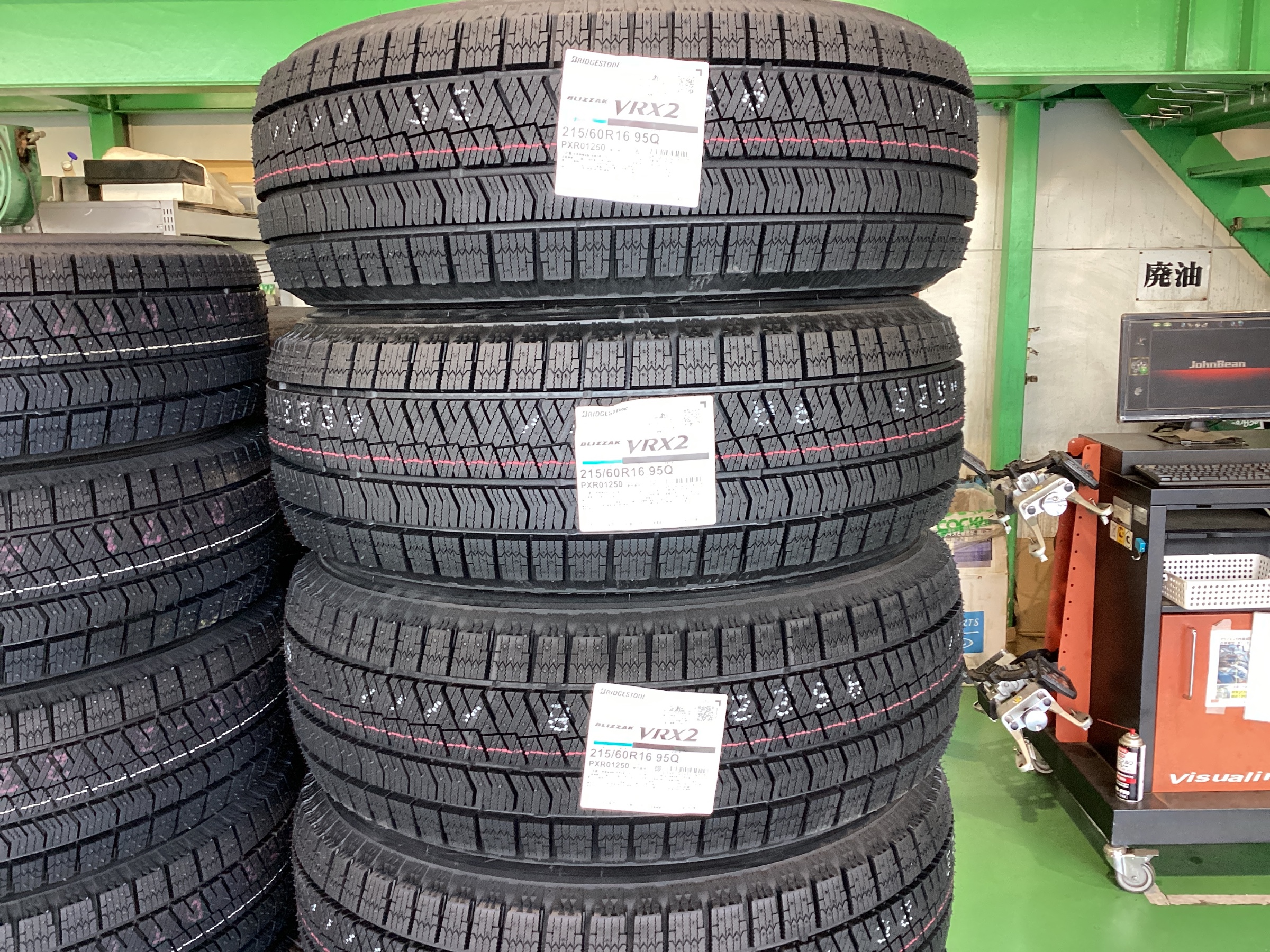 BLIZZAK VRX2(ブリザック ヴイアールエックスツー) 215/60R16 タイヤ