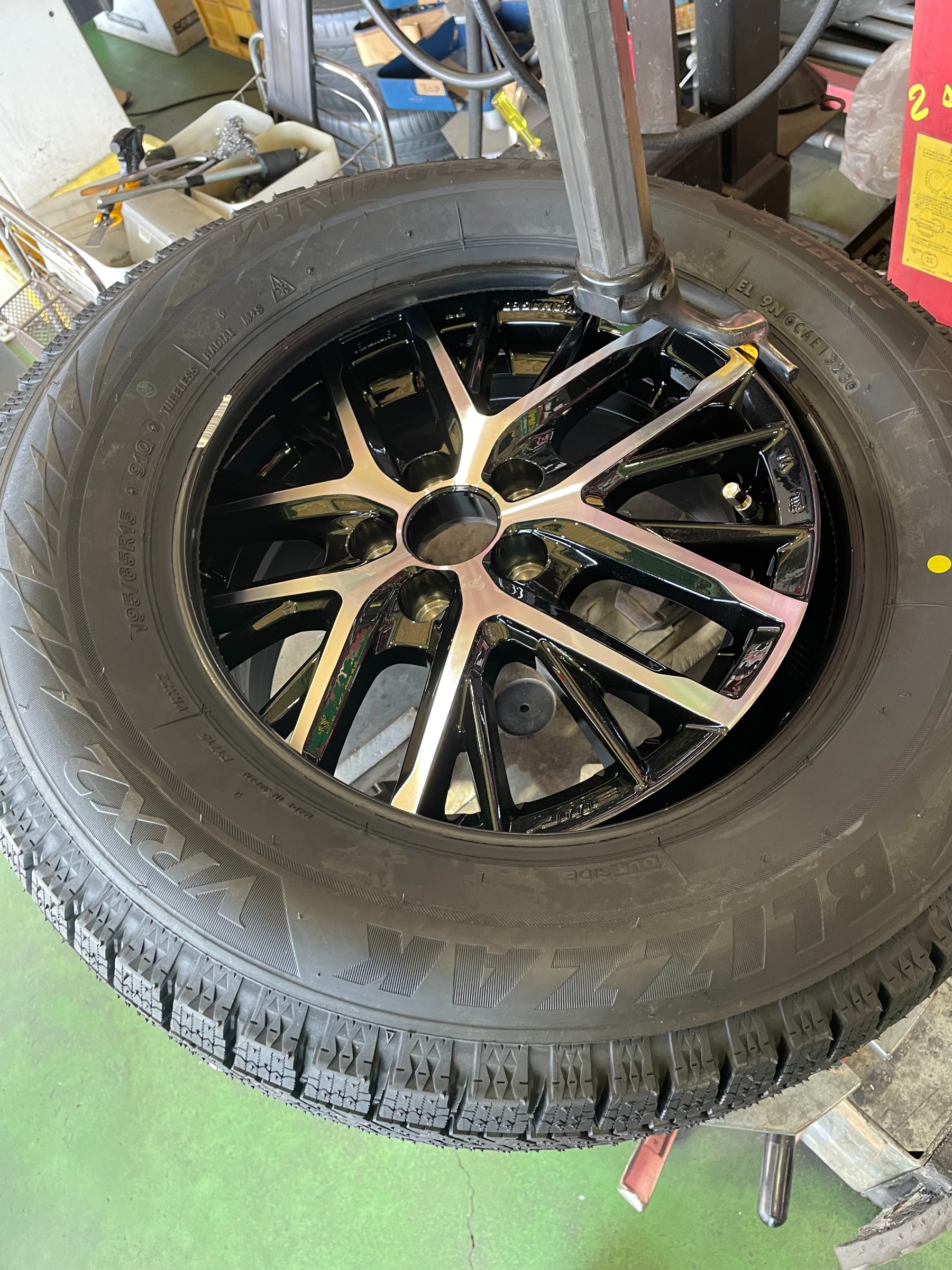 お話中 スタッドレスタイヤ 195/65R15