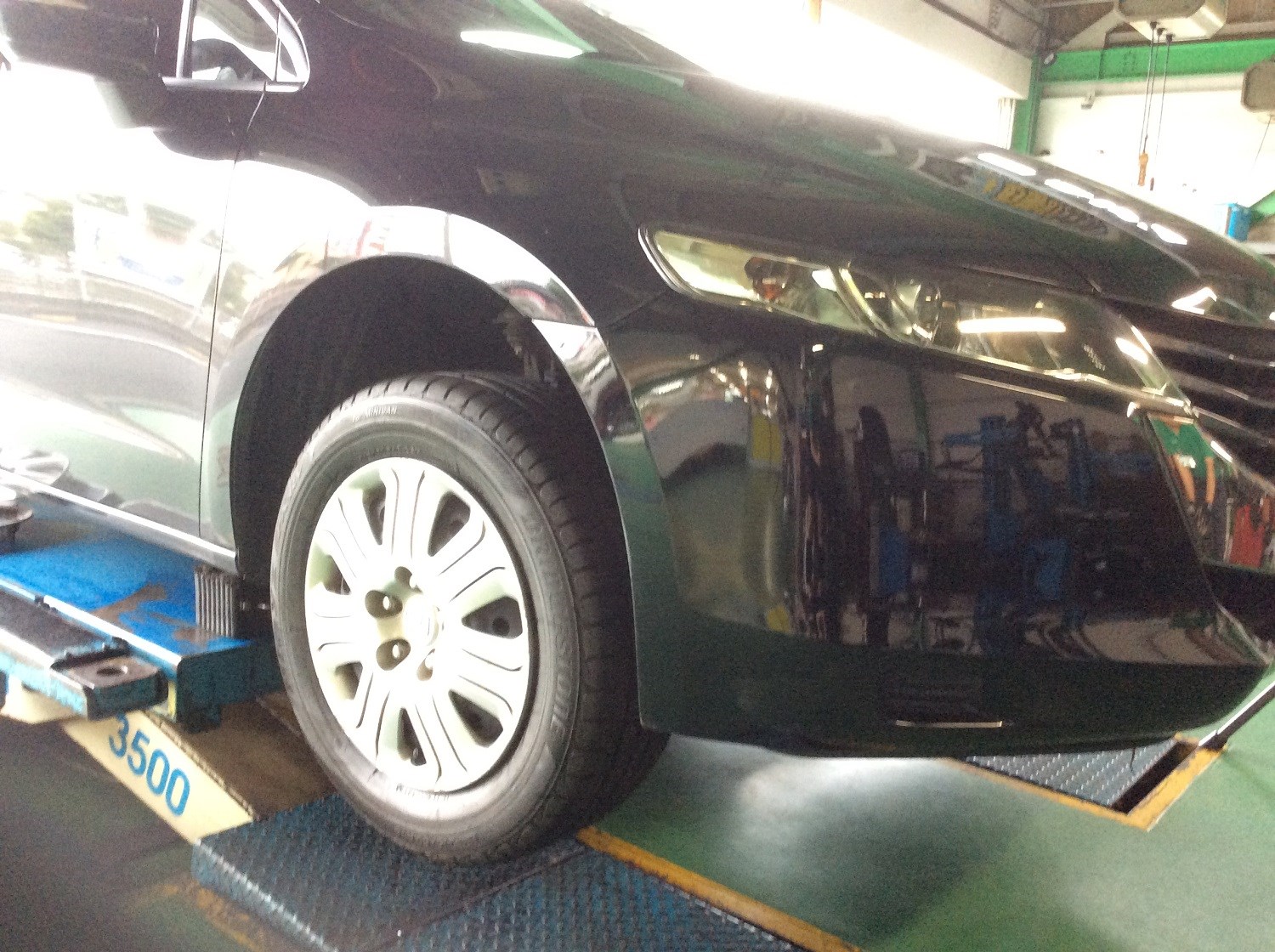 ﾎｲｰﾙｶﾊﾞｰの上からﾅｯﾄを締めるﾀｲﾌﾟです。