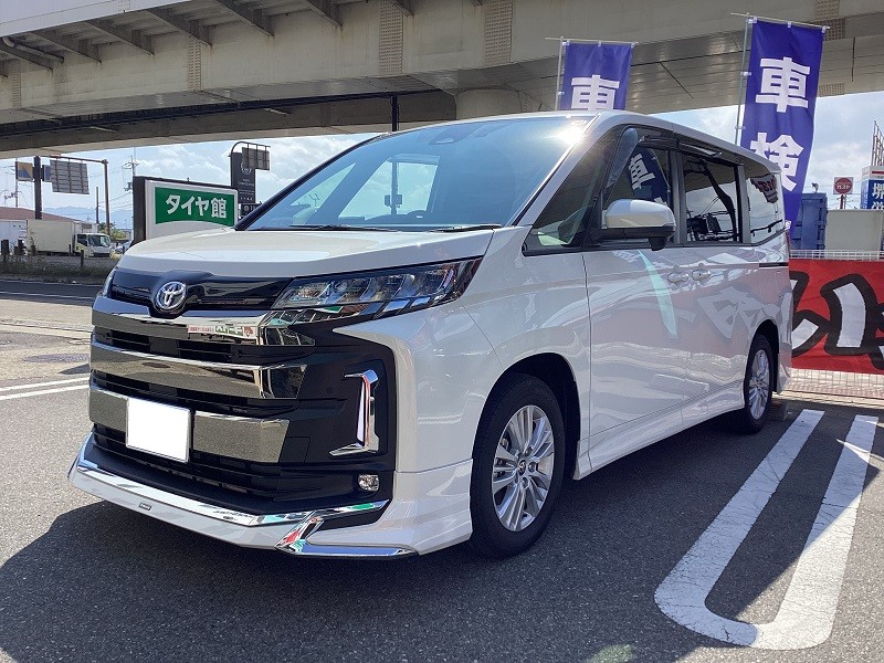トヨタ：ノア 90系】 タイヤ・ホイール交換おまかせください