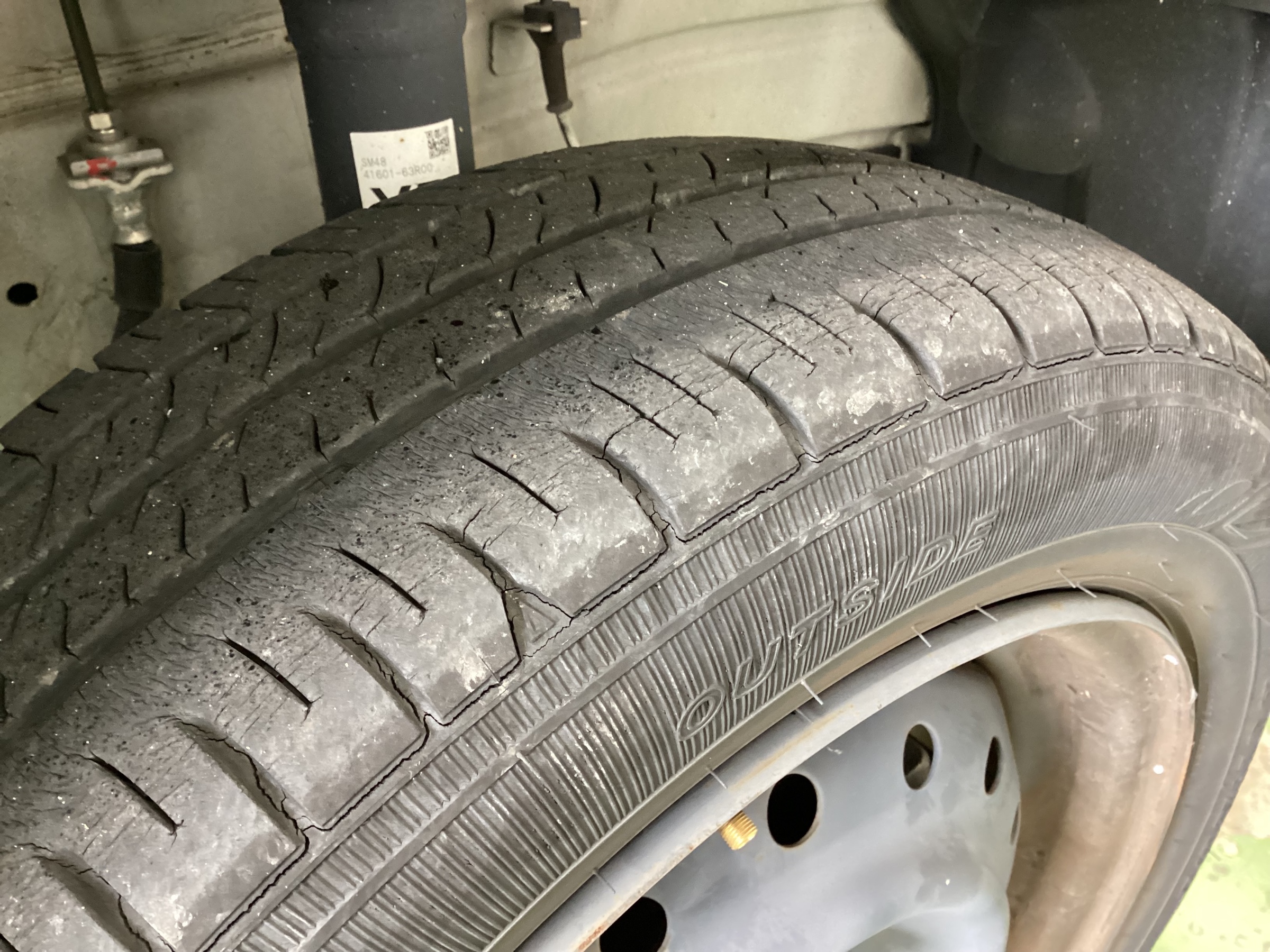 タイヤのひび割れ