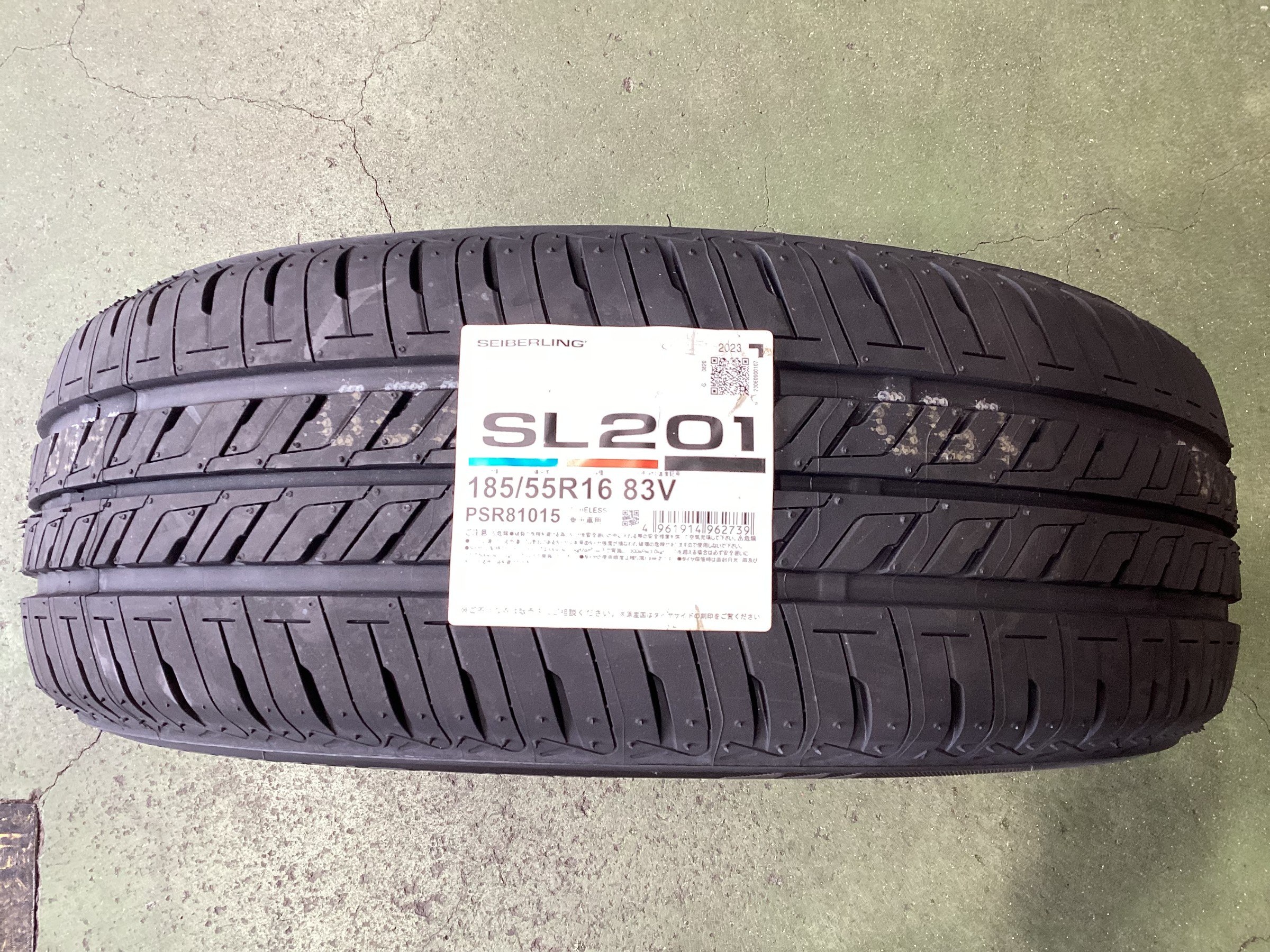 スズキ ZC83S型 スイフトRS セイバーリング SL201へタイヤ交換