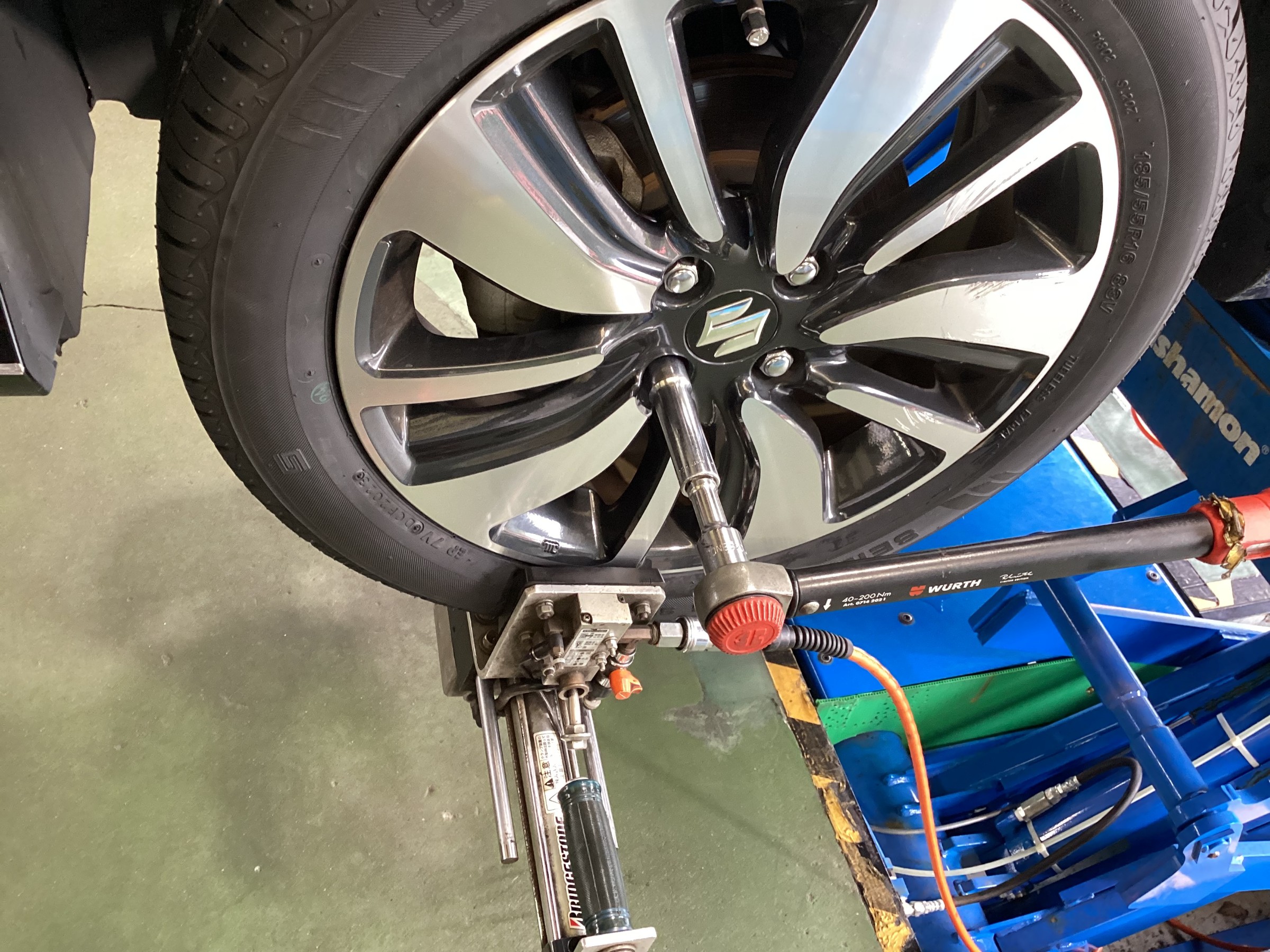 スズキ ZC83S型 スイフトRS セイバーリング SL201へタイヤ交換