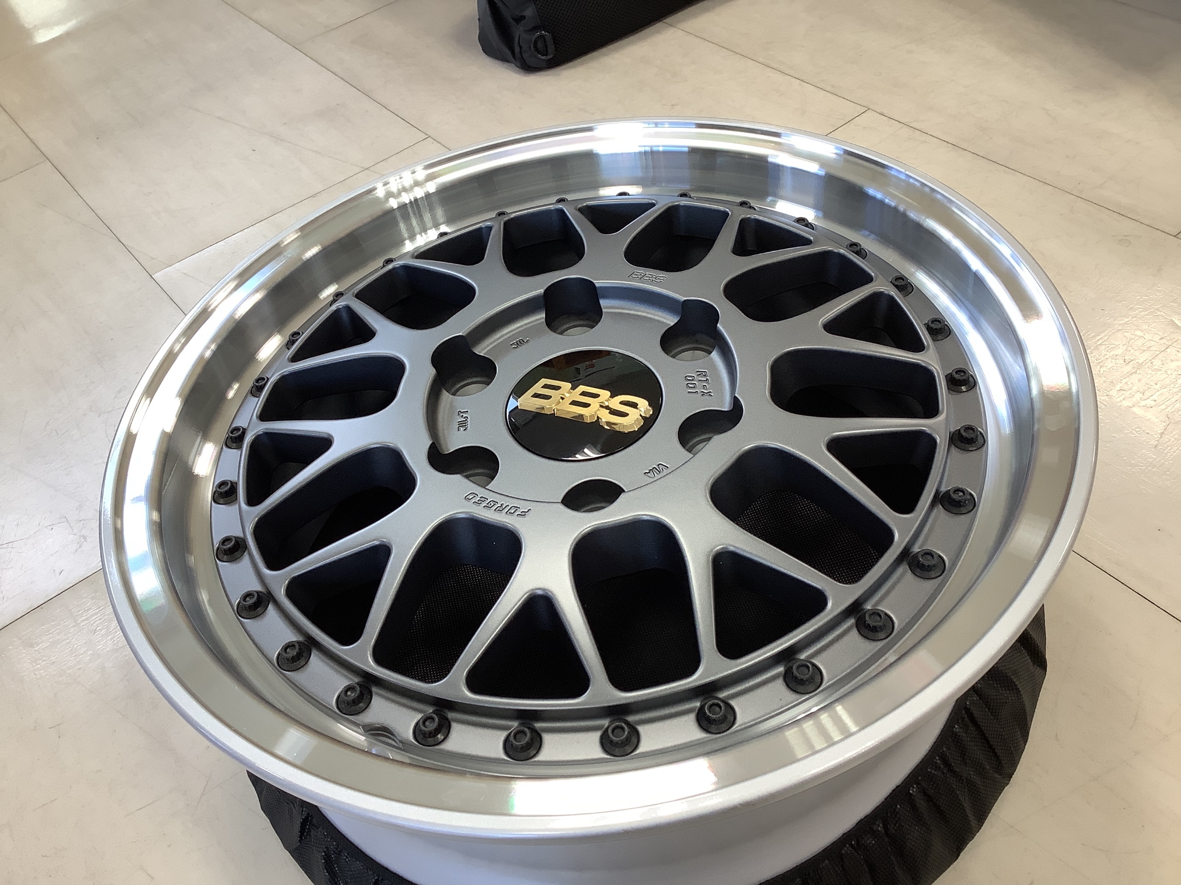 ハイエース　BBS ホイール　メッシュ　マッド　安い