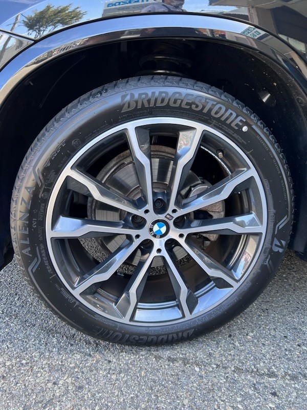 『BMW X3』タイヤ交換しました！ BMW X3 タイヤ タイヤ・ホイール関連 > タイヤ・ホイール交換 サービス事例 タイヤ館