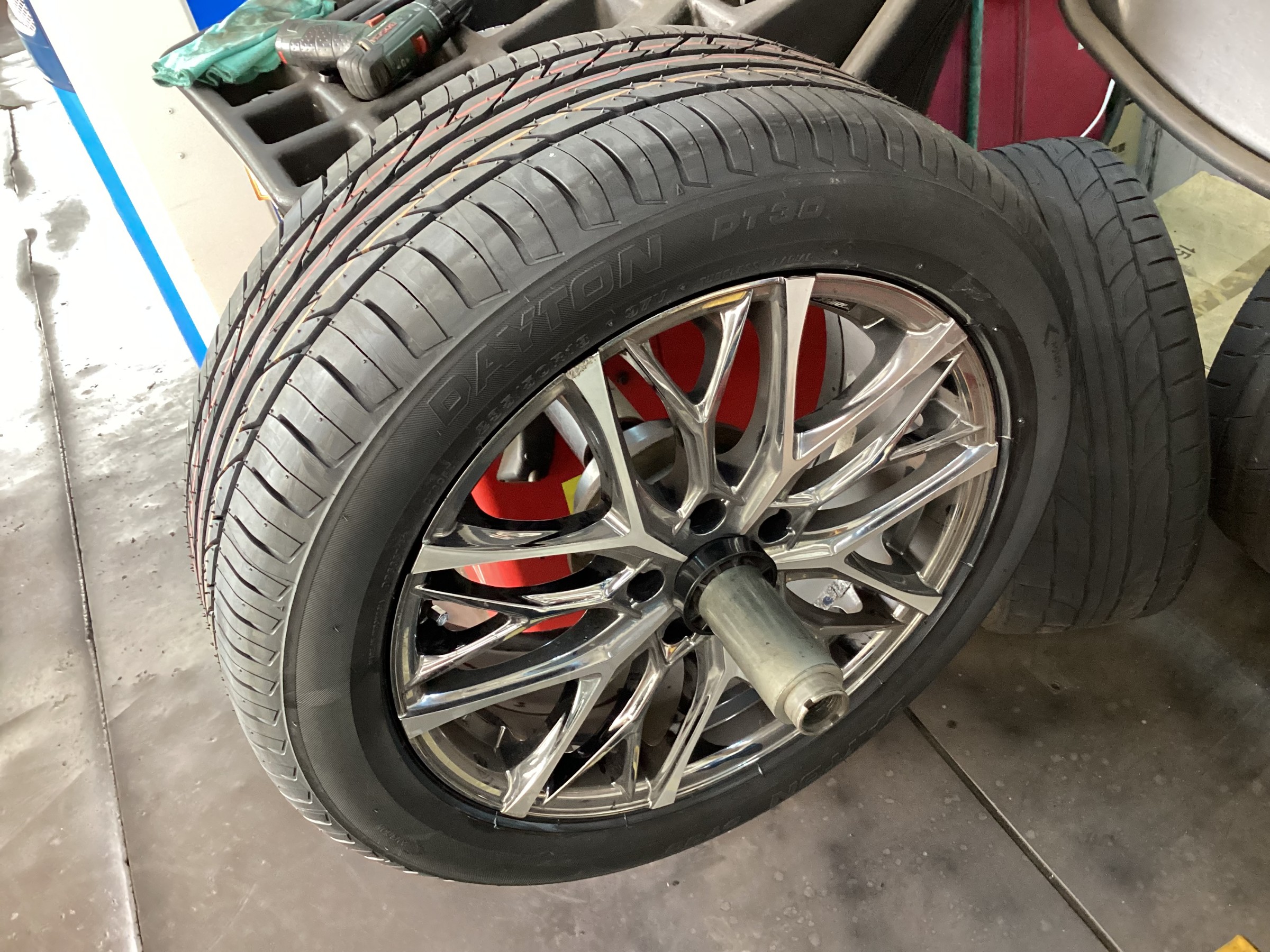 トヨタ　アルファード　235/50R18　タイヤ交換
