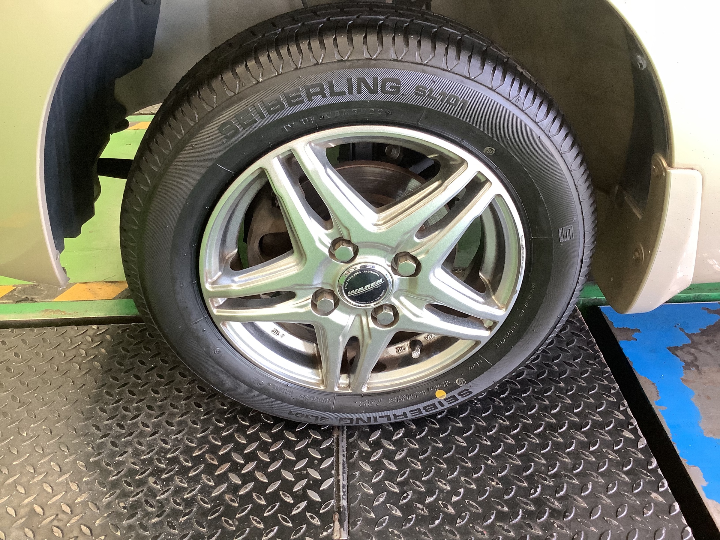 パレット・タイヤ交換事例】セイバーリングSL101 155/65R13 【ハブ防錆