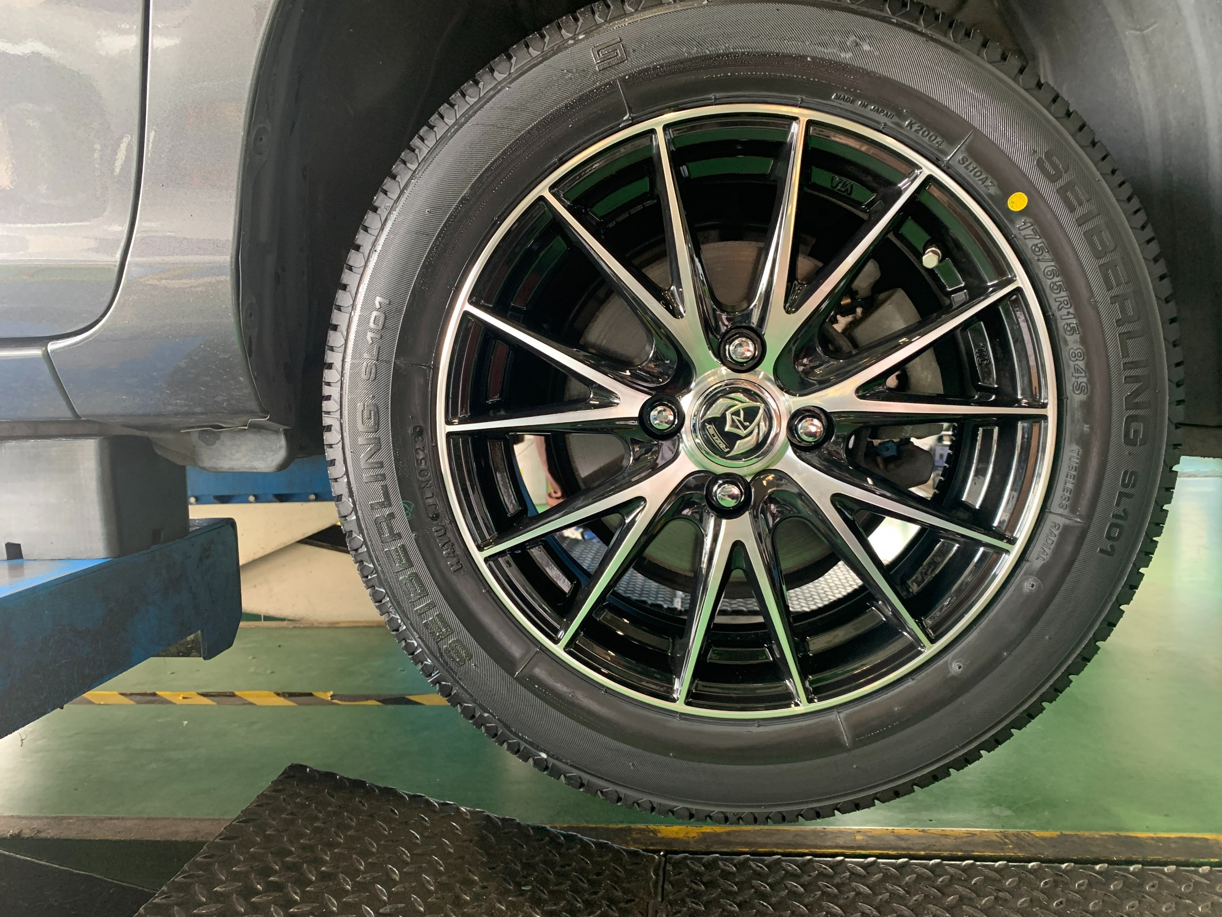 アクア装着 175/65R15 84H タイヤホイール バリ山 - メルカリ