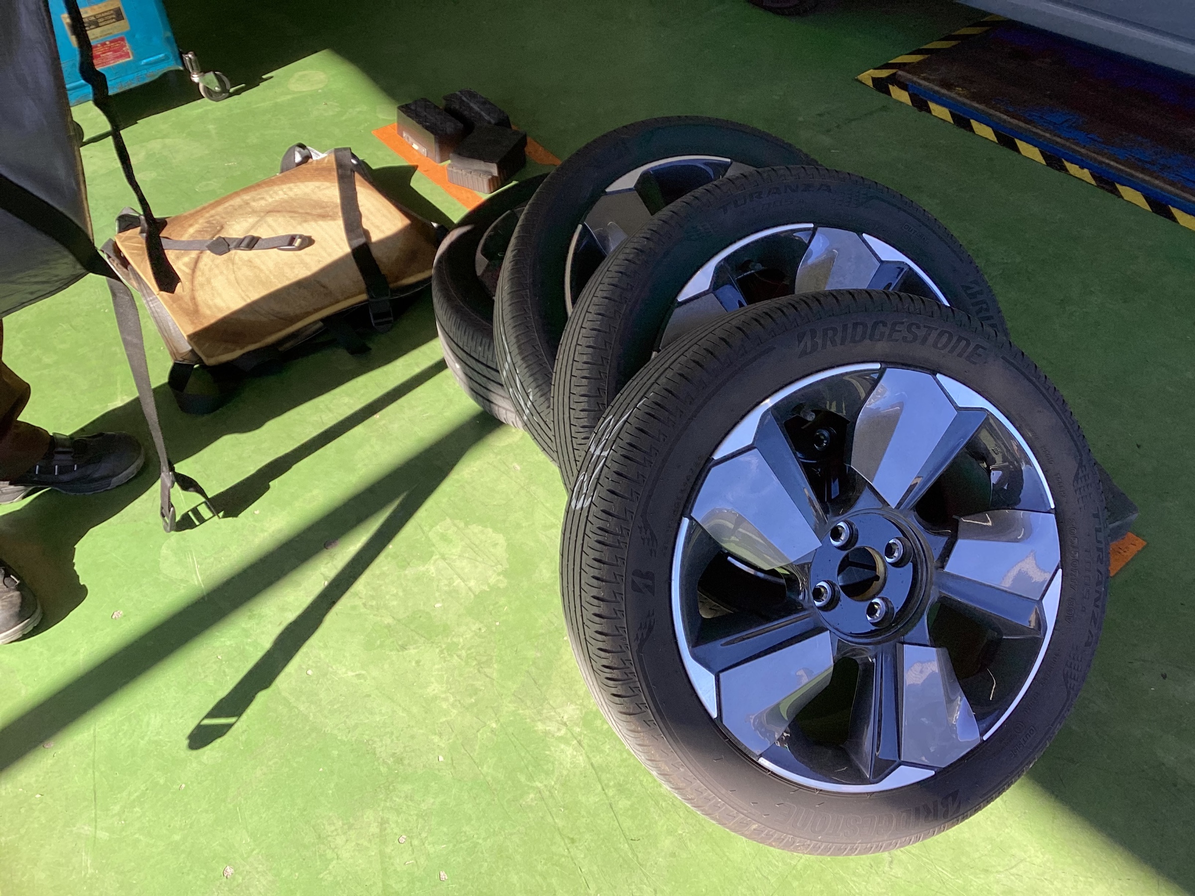 ノートオーラ（FE13）スタッドレスセット取付！ | 店舗おススメ情報