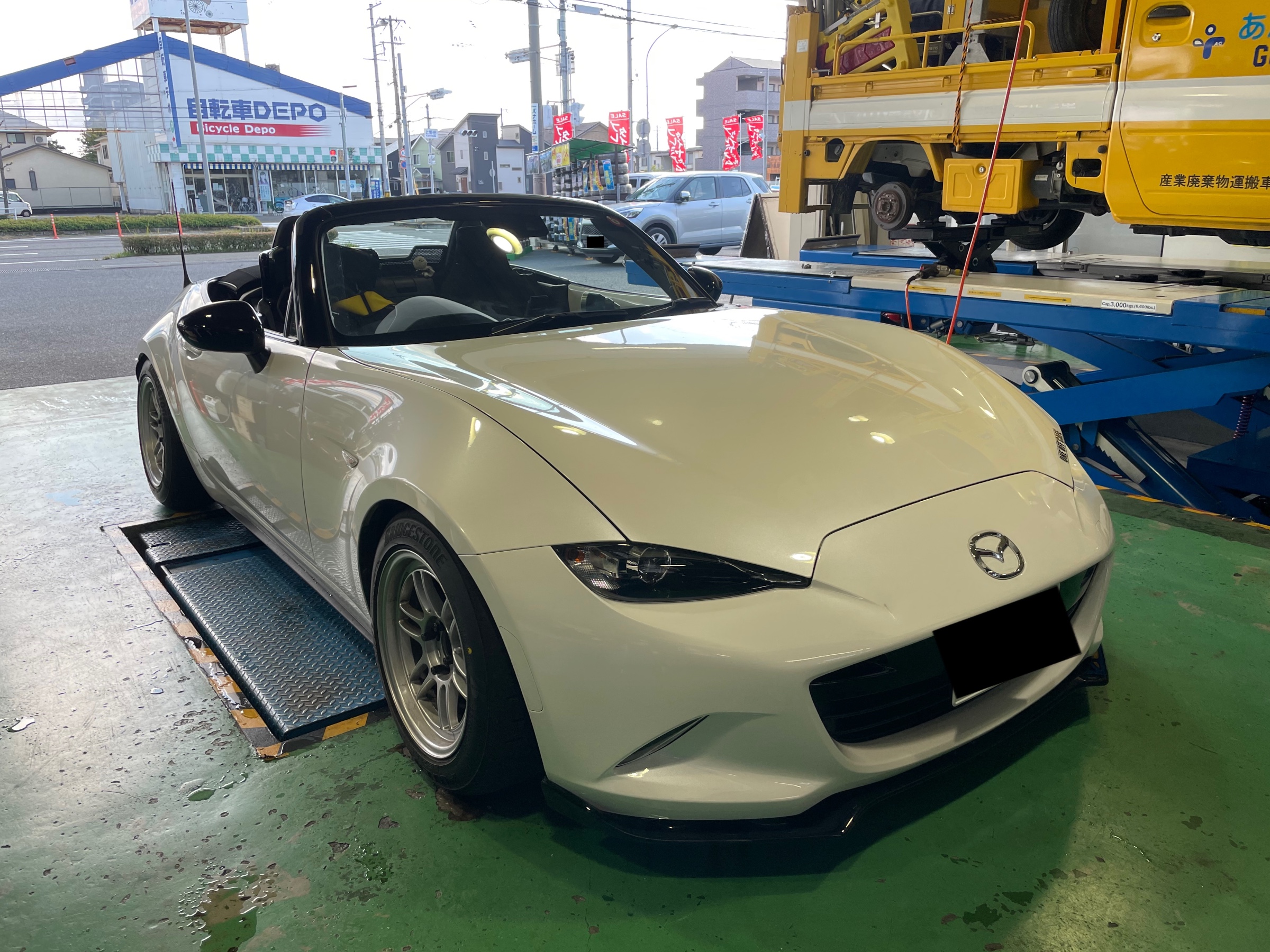 NDロードスター フロントリップ 純正はずし NDロードスター フロントバンパーとフロントリップスポイラー
