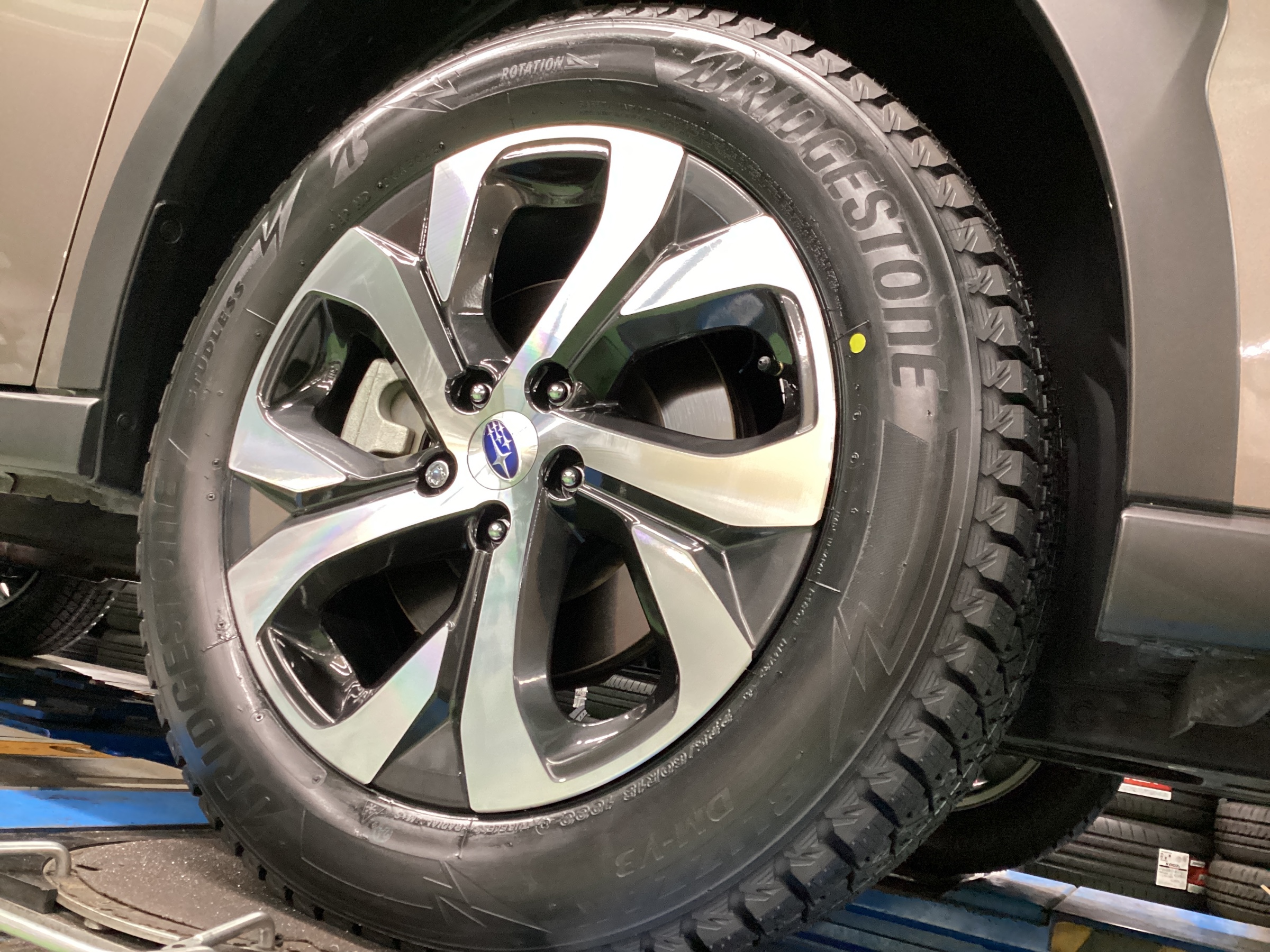 スバル アウトバック BT5 Limited EX 後期型 スタッドレス 2本② レイ