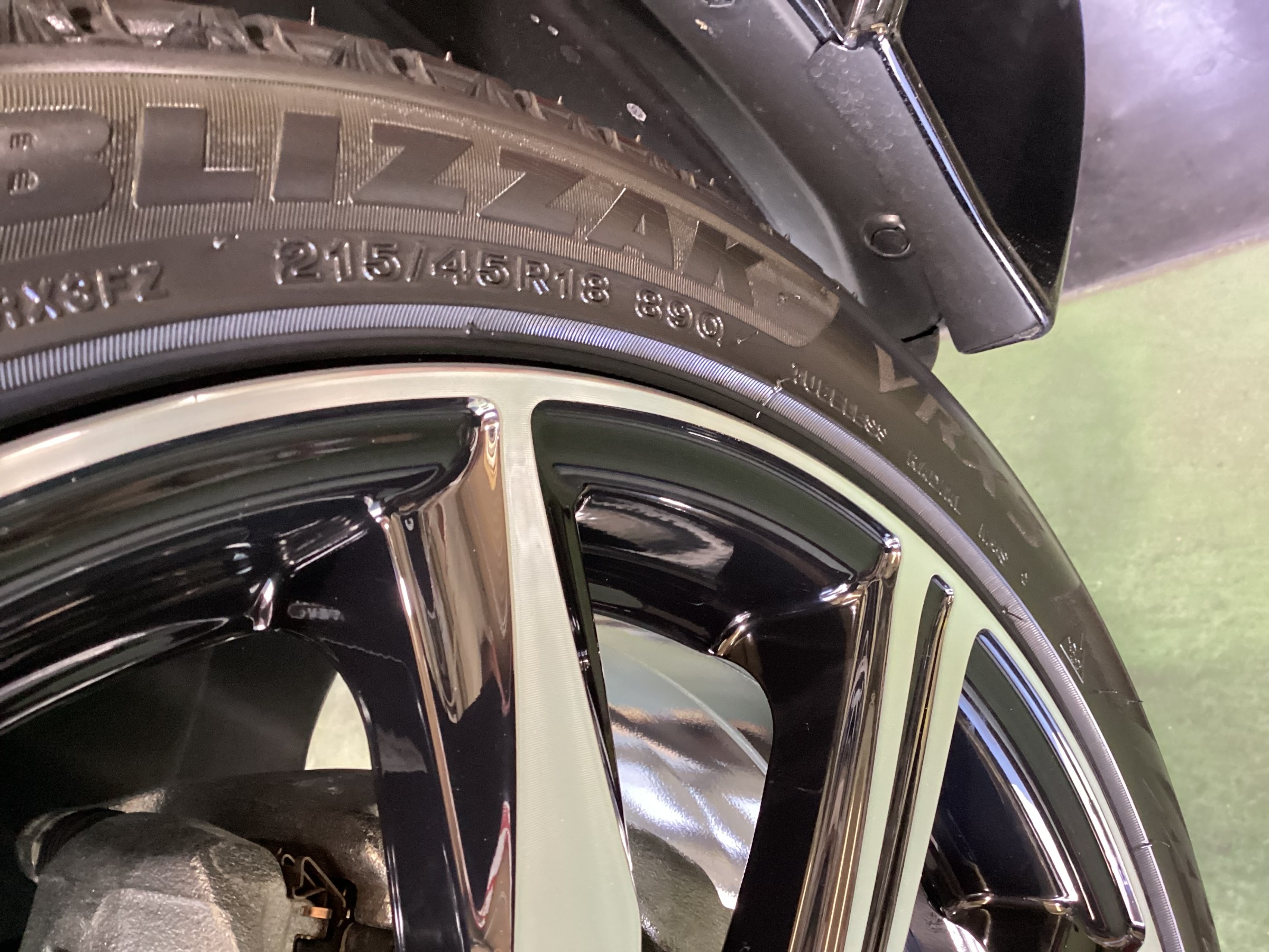 マツダ MAZDA3 ブリザックVRX3ホイールセット取り付け | 店舗おススメ