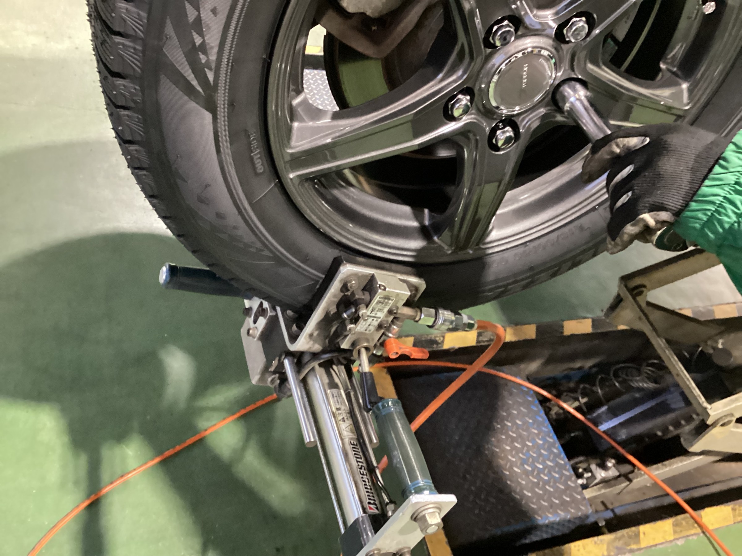 タイヤど真ん中取付　センタフィット取り付け　タイヤ館五日市