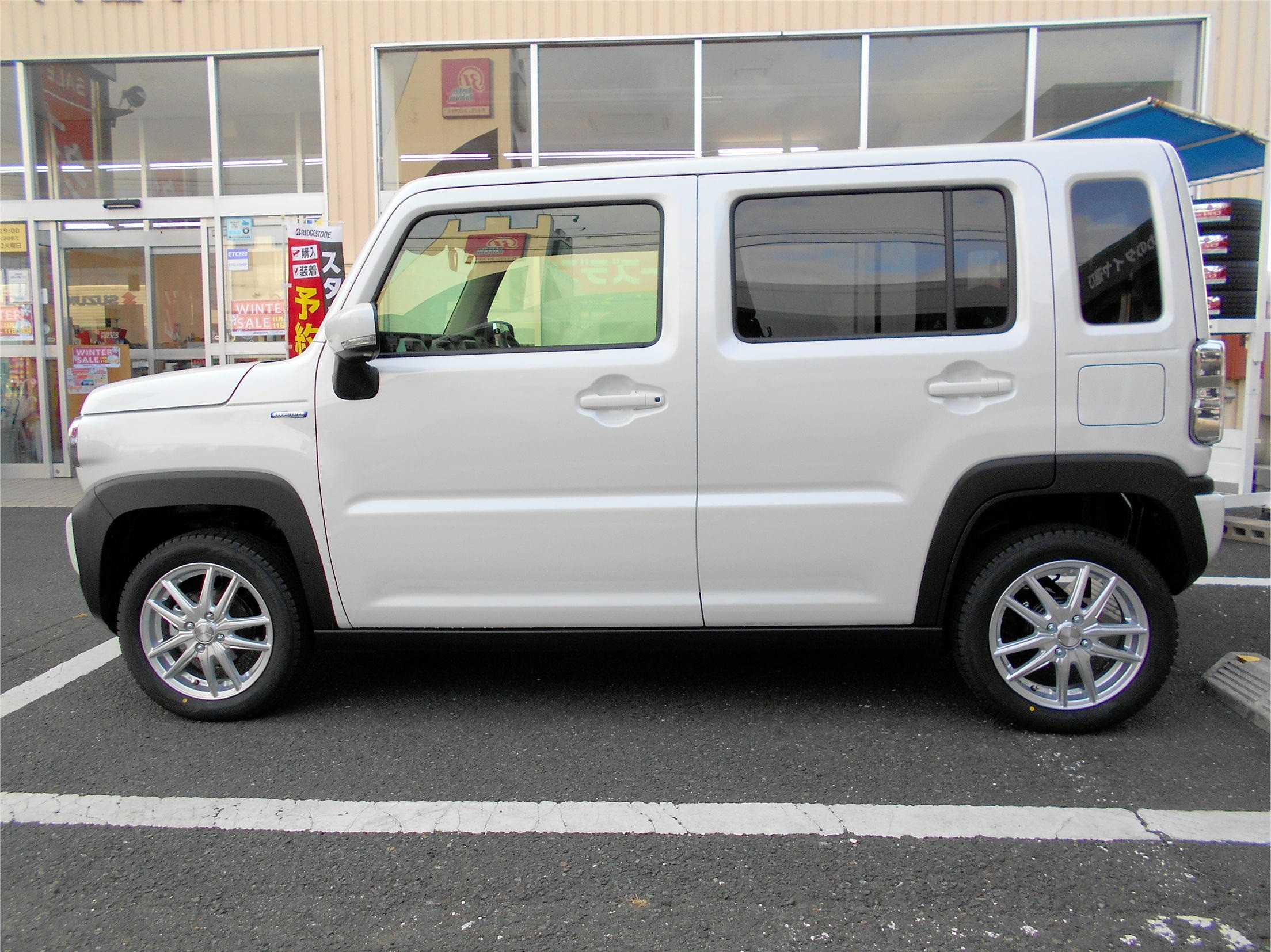 スズキ ハスラー】スタッドレスタイヤ＆アルミホイール装着！ | 店舗お