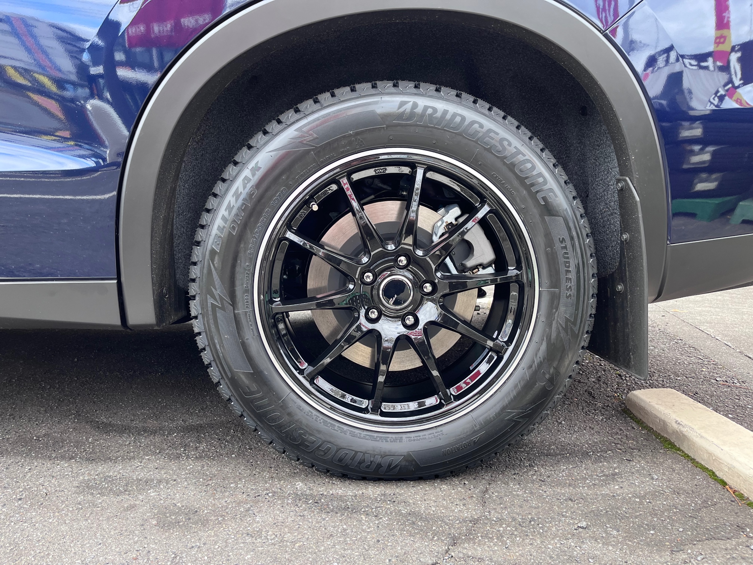 アウトランダーにスタッドレスタイヤ取付 | 店舗おススメ情報 | タイヤ