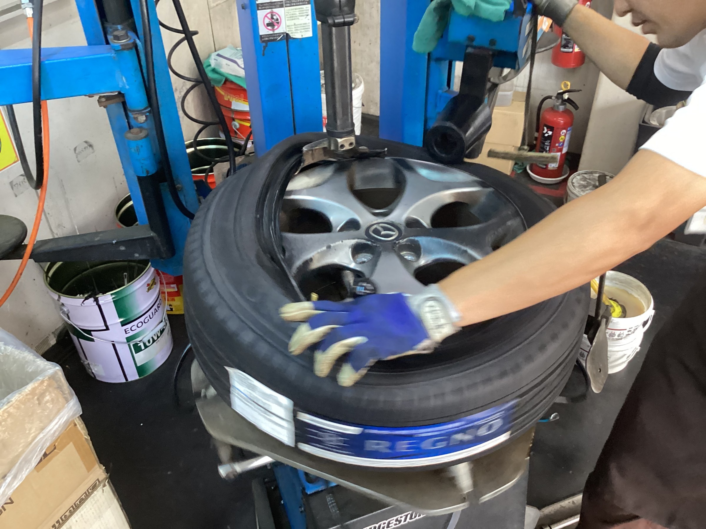 マツダ　ビアンテ　タイヤ交換＆ハブ防錆