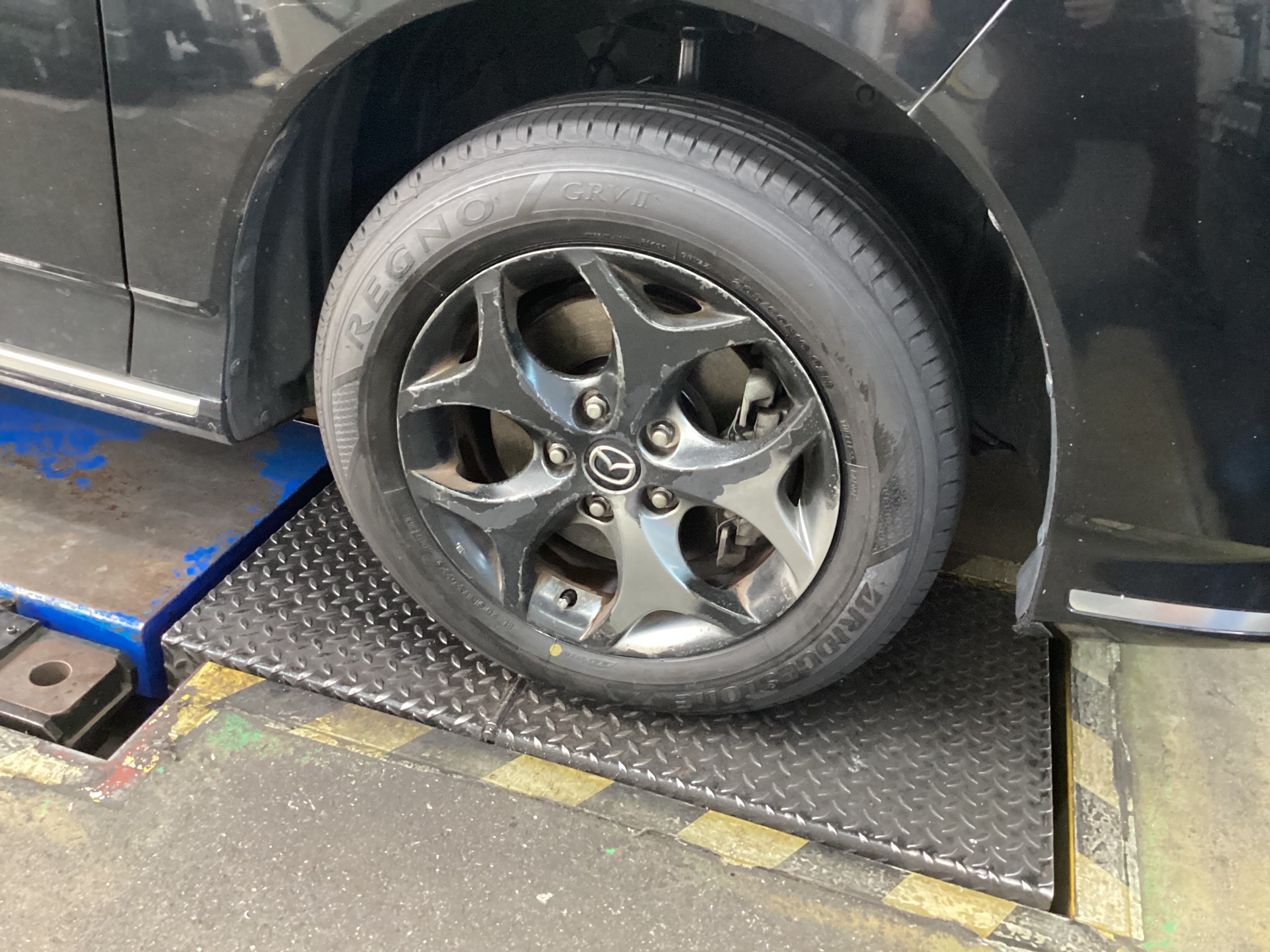 マツダ　ビアンテ　タイヤ交換＆ハブ防錆