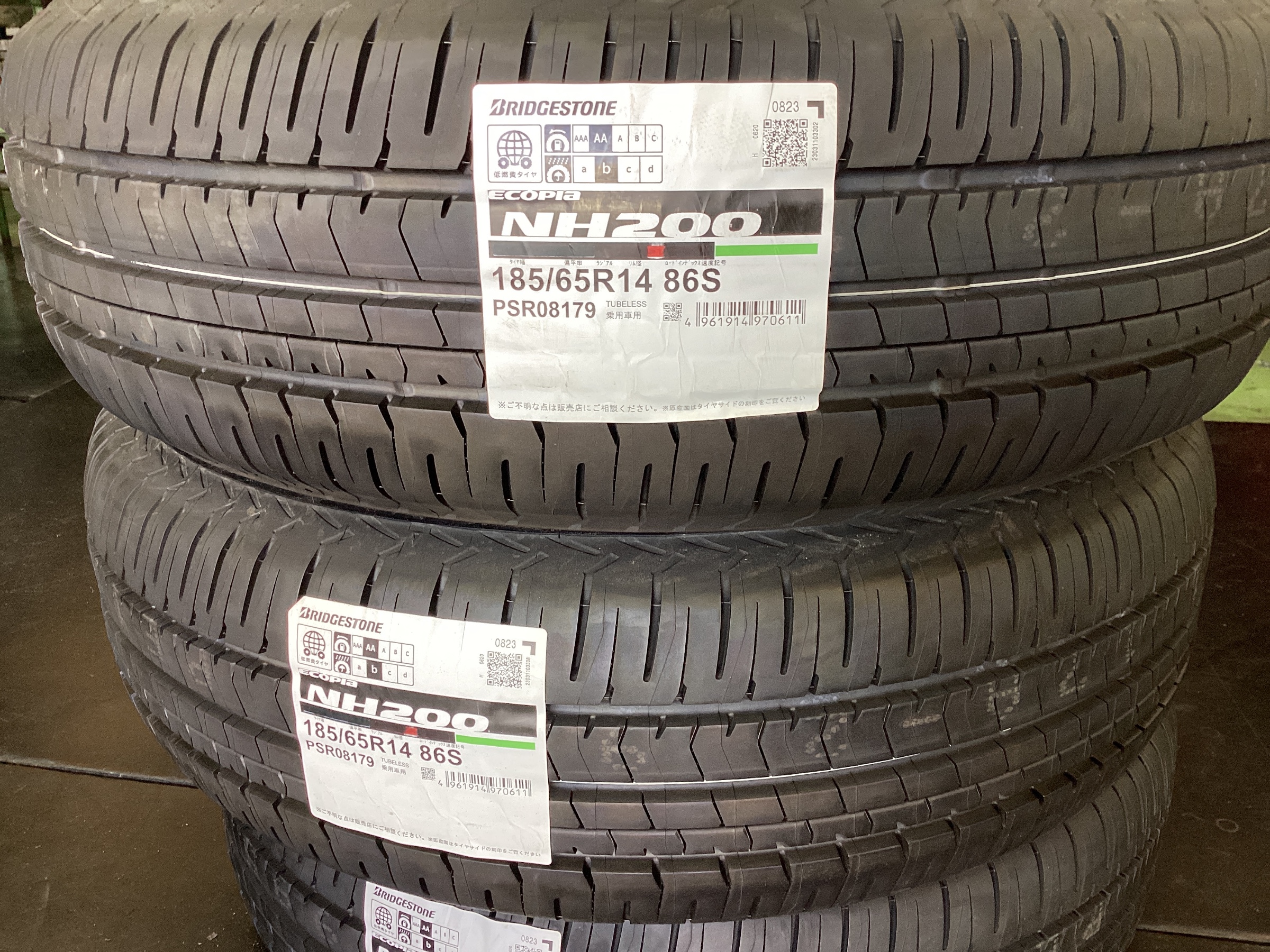 日産 ラシーン（RFNB14） タイヤ交換作業☆ | 店舗おススメ情報