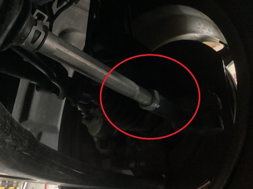 マツダ　ビアンテ　タイヤ交換後のアライメント調整