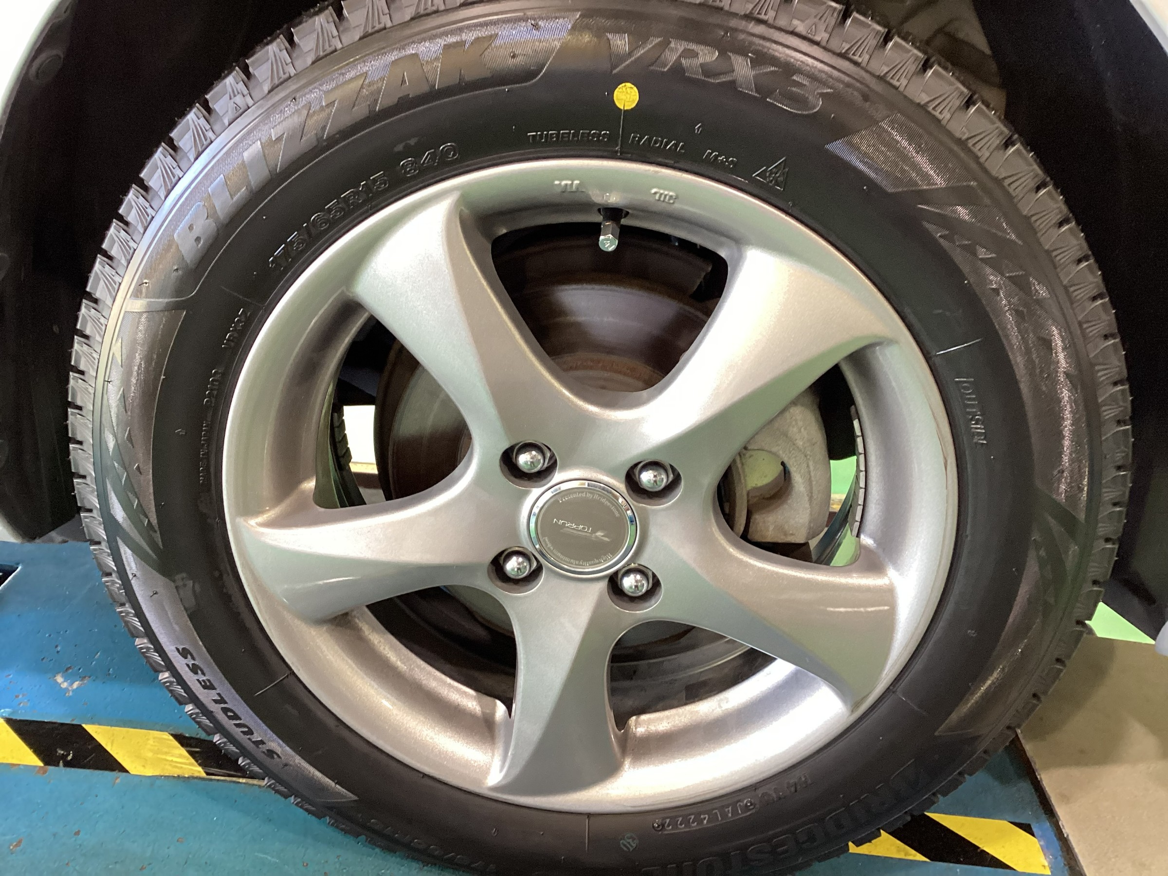 175/65R15アルミレグノアクアなど