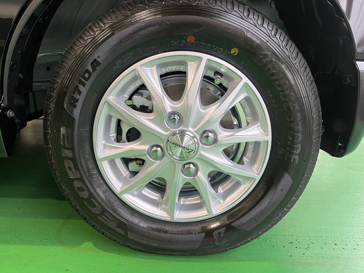 純正ホイールにスタッドレス☆夏タイヤに新しくアルミホイール装着