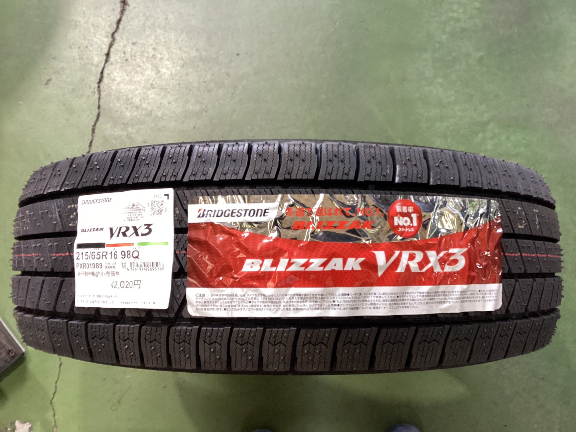 マツダ　CX-30　スタッドレスタイヤ交換ブリザックVRX3ホイールセット取り付け　タイヤ館五日市