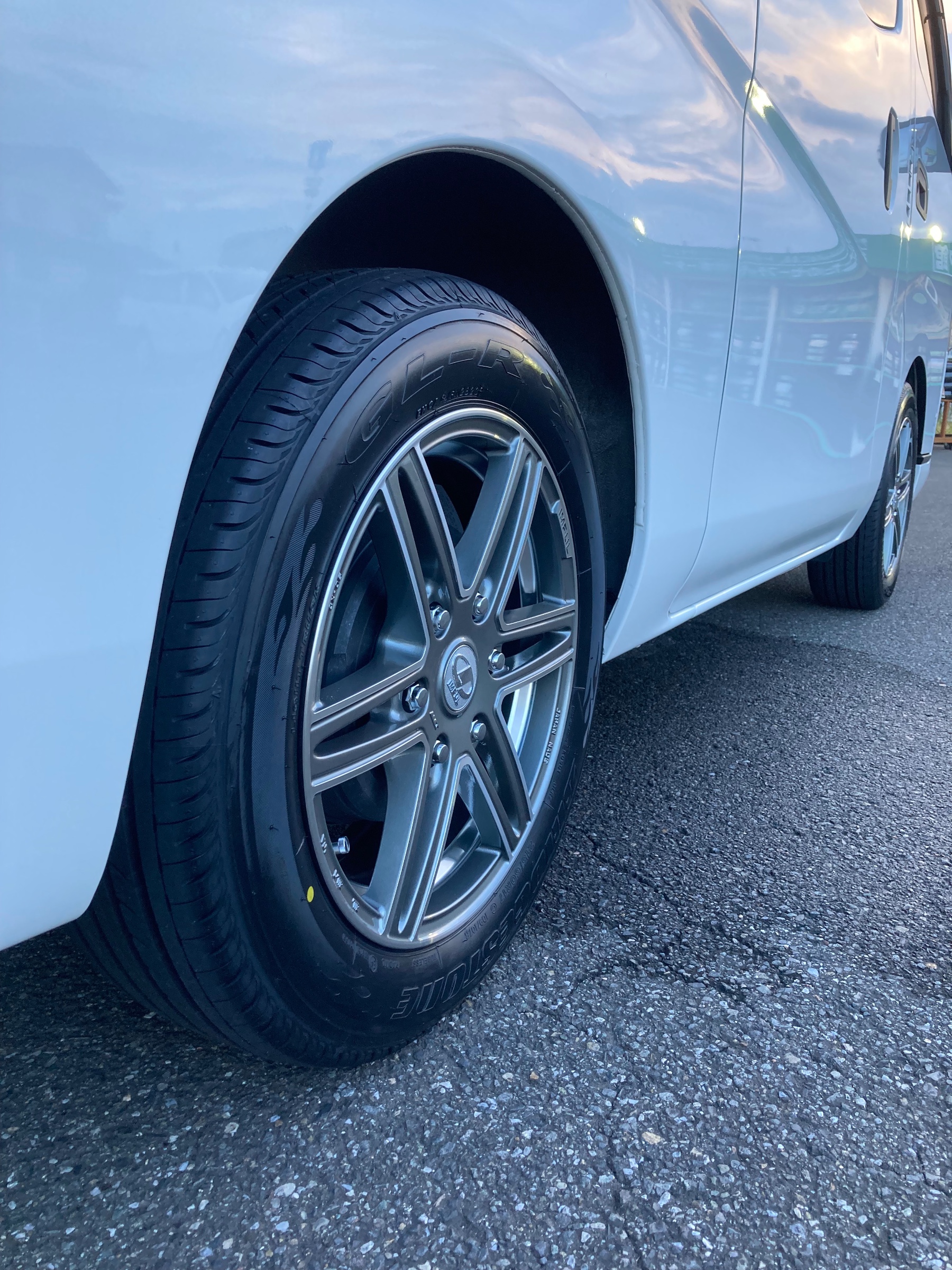 ホイール装着】日産 キャラバン ＆ IMPUL CX-06 | 店舗おススメ情報