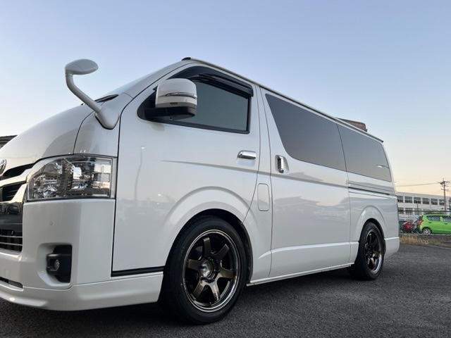 find93様 ハイエースタイヤ② ハイエース × RAYS HOMURA2×9L-RA 限定カラー ゴールド | カー