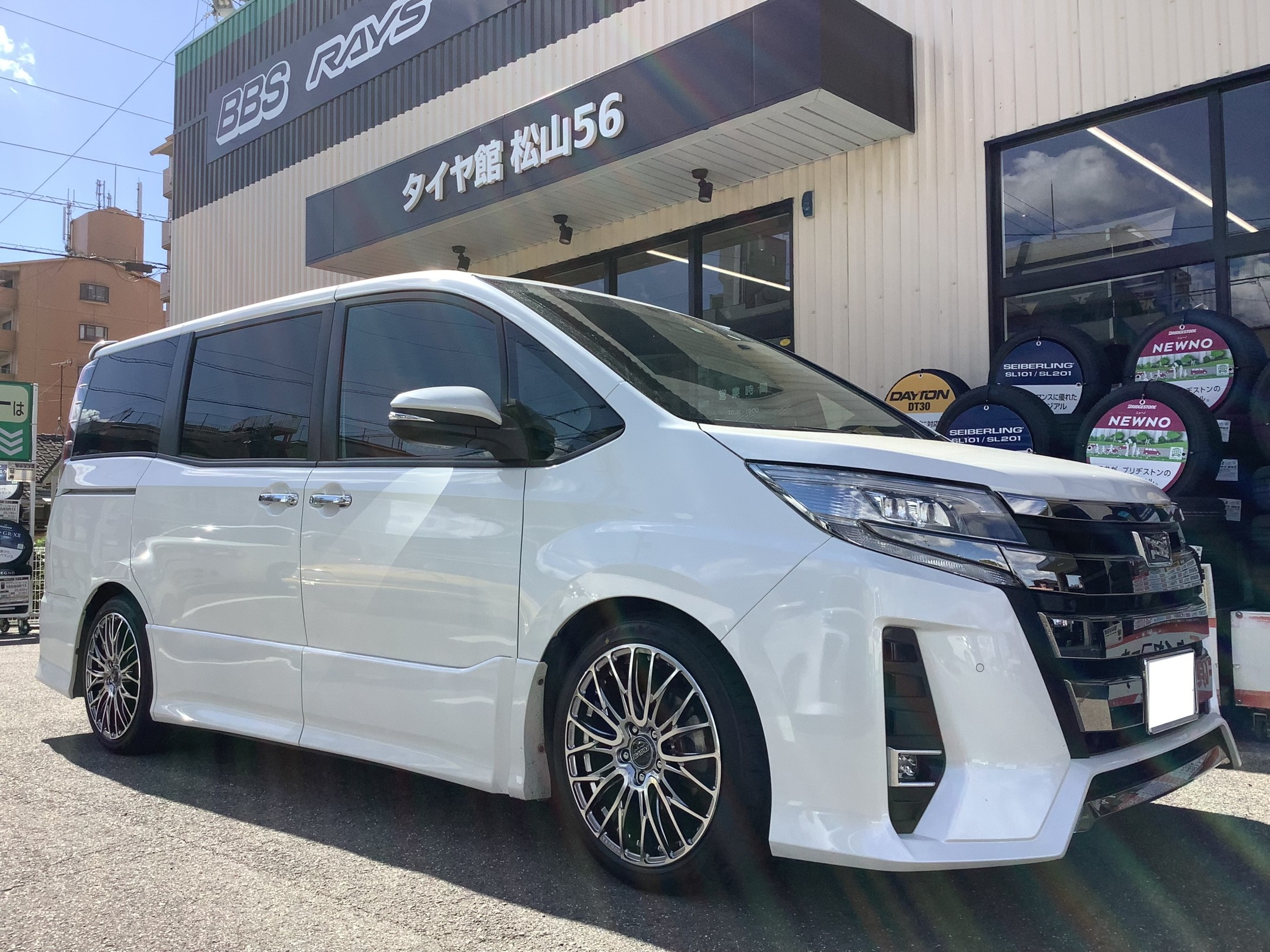 トヨタ ノア レイズホイール ダウンサス交換 | 店舗おススメ情報
