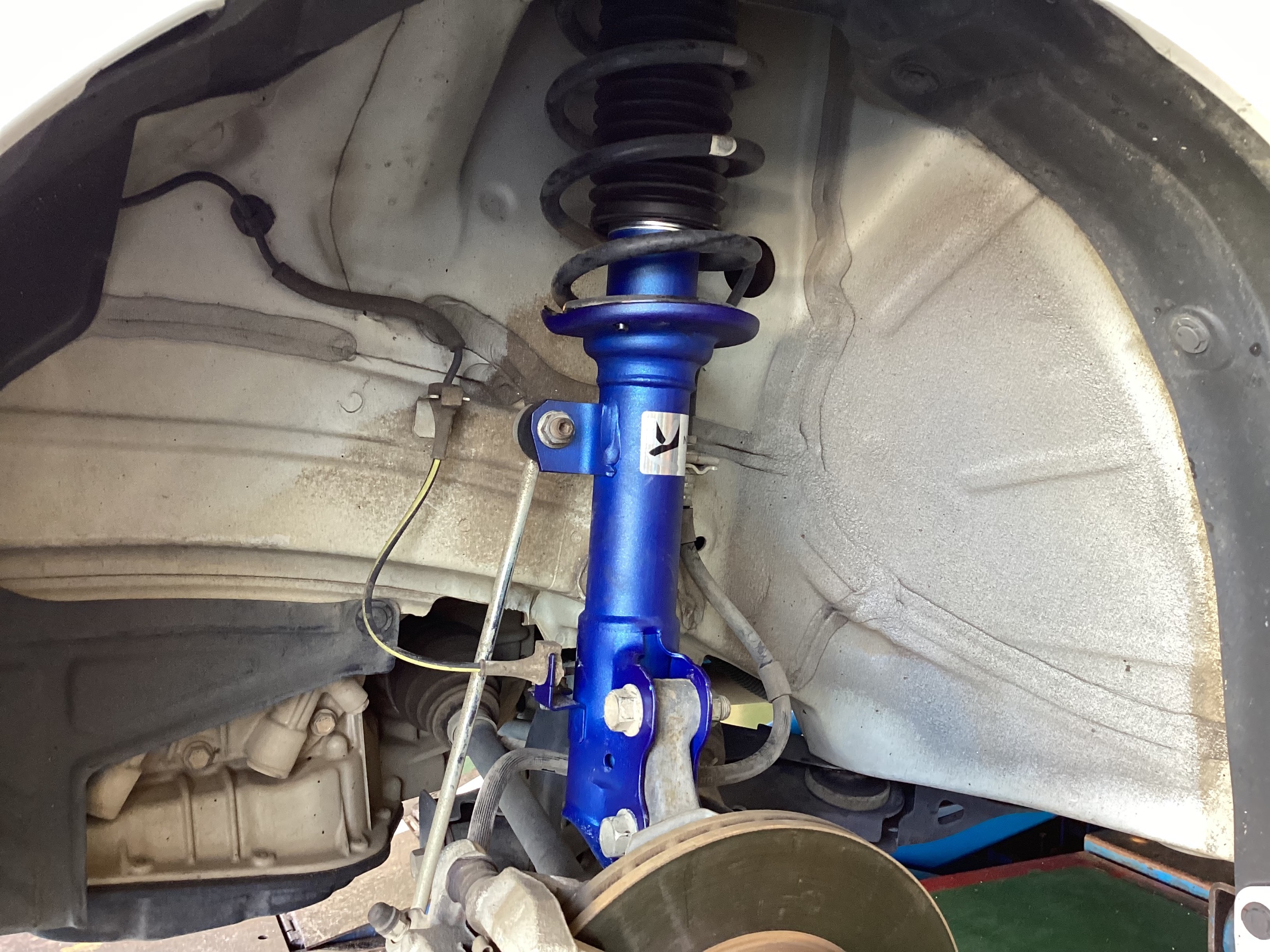 スズキ・スペーシアカスタム(MK53S)〜ショックアブソーバー