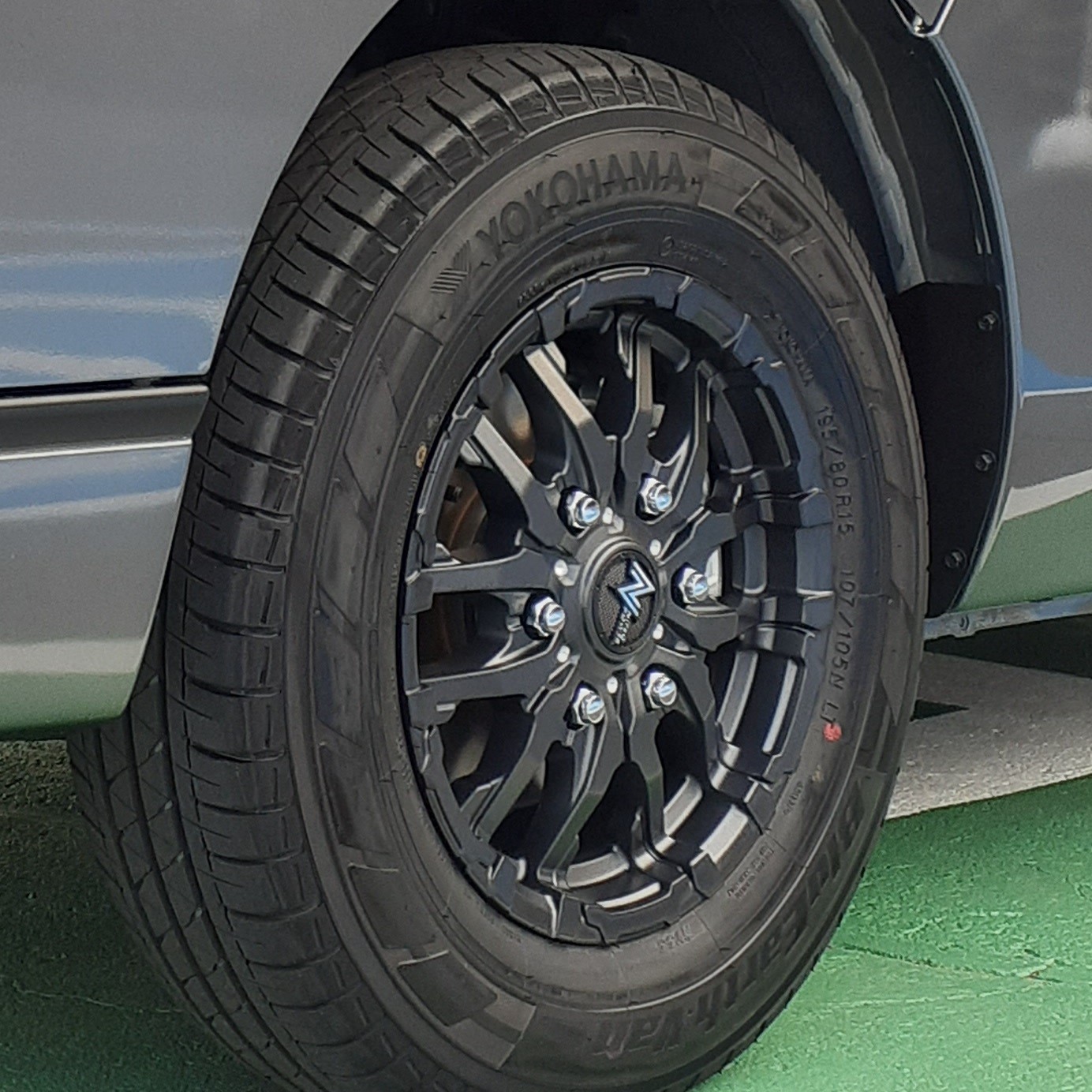 RYAW様　ナイトハウラー新車 日産 キャラバン MID ナイトロパワーM26 クロスファング | カー