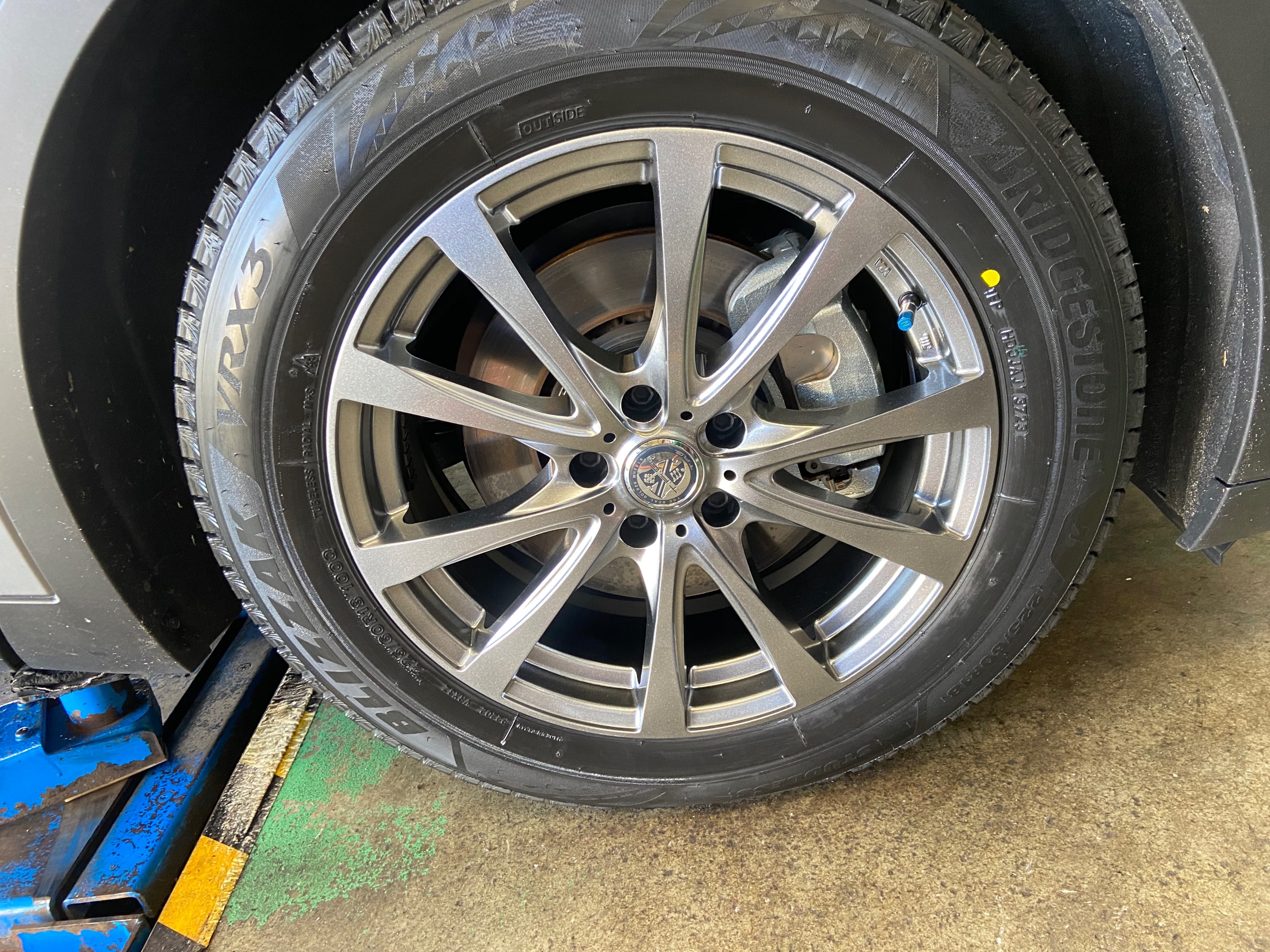 クラウンクロスオーバー純正ホイール（4本タイヤ着き） 新車外し 美品