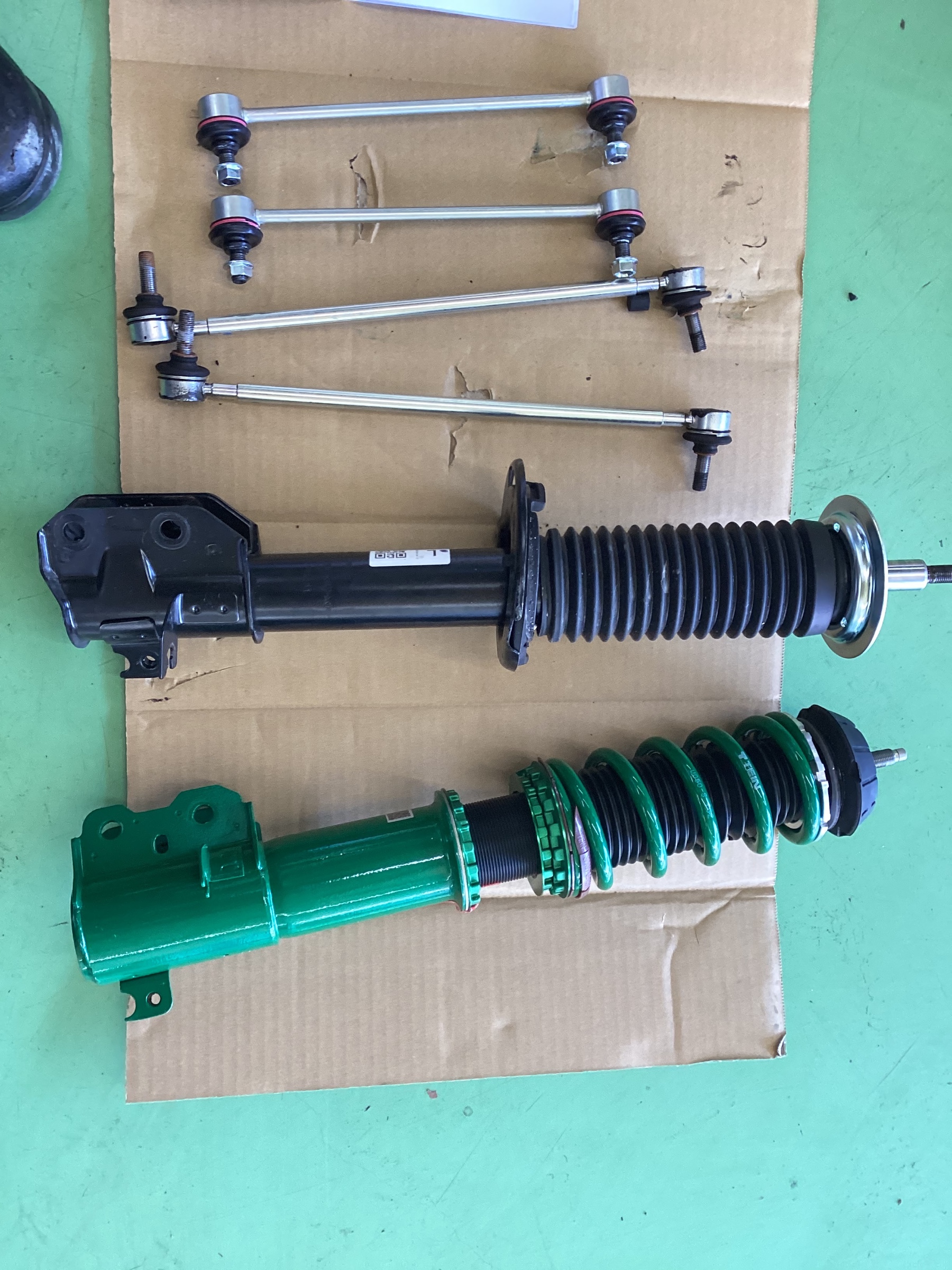 スズキ／スイフトスポーツ】の足回り、ホイール交換作業 | 店舗