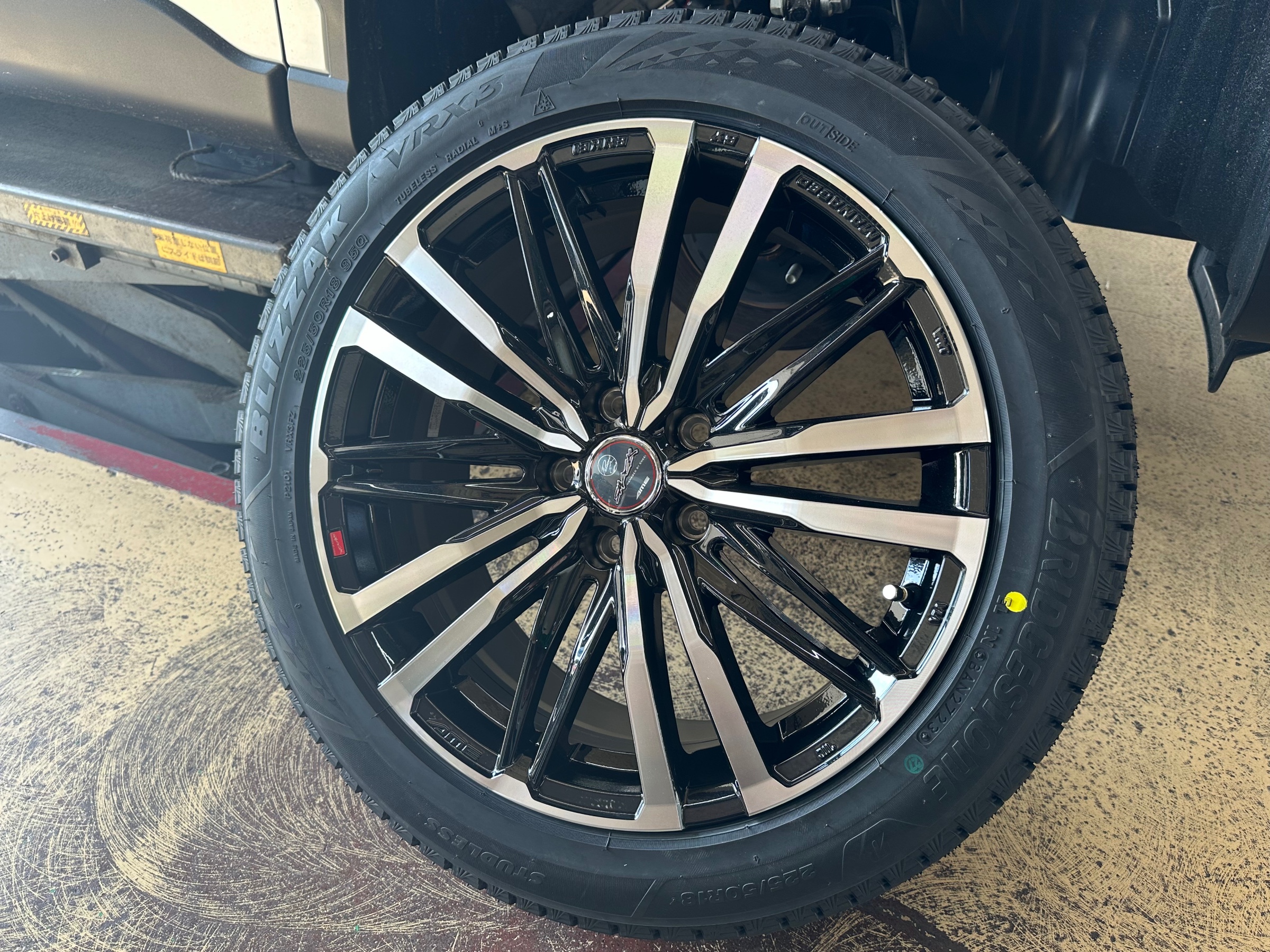 カローラクロス純正ホイールタイヤセット225/50R18 （トヨタ - C