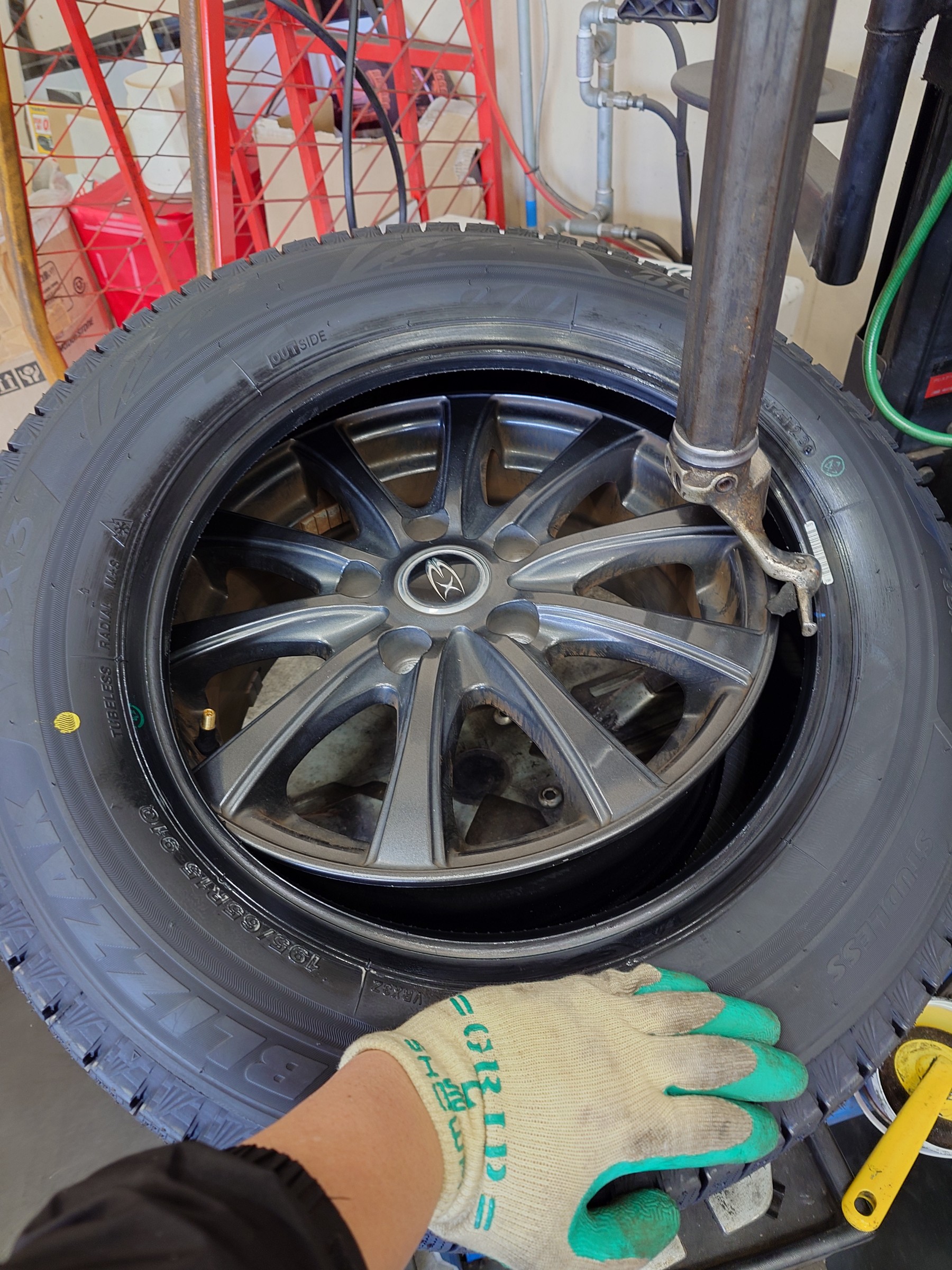 ブリヂストン　ブリザックVRX3 スタッドレスタイヤ 195/65R15 セレナ セレナ スタッドレスタイヤ ホイールセット（ブリザック VRX3